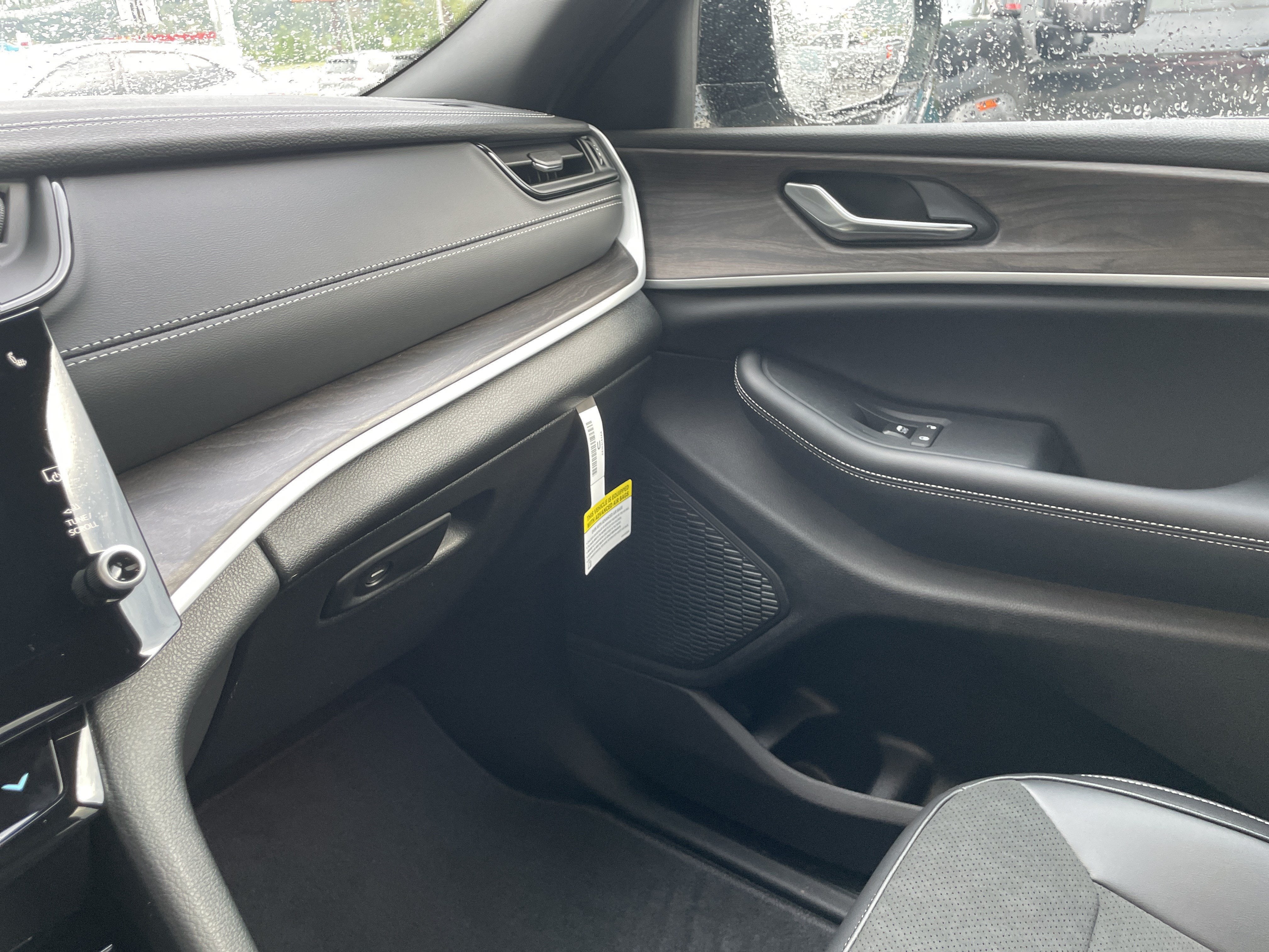 2027 Jeep Grand Cherokee GRAND CHEROKEE LAREDO ALTITUDE 4X4
