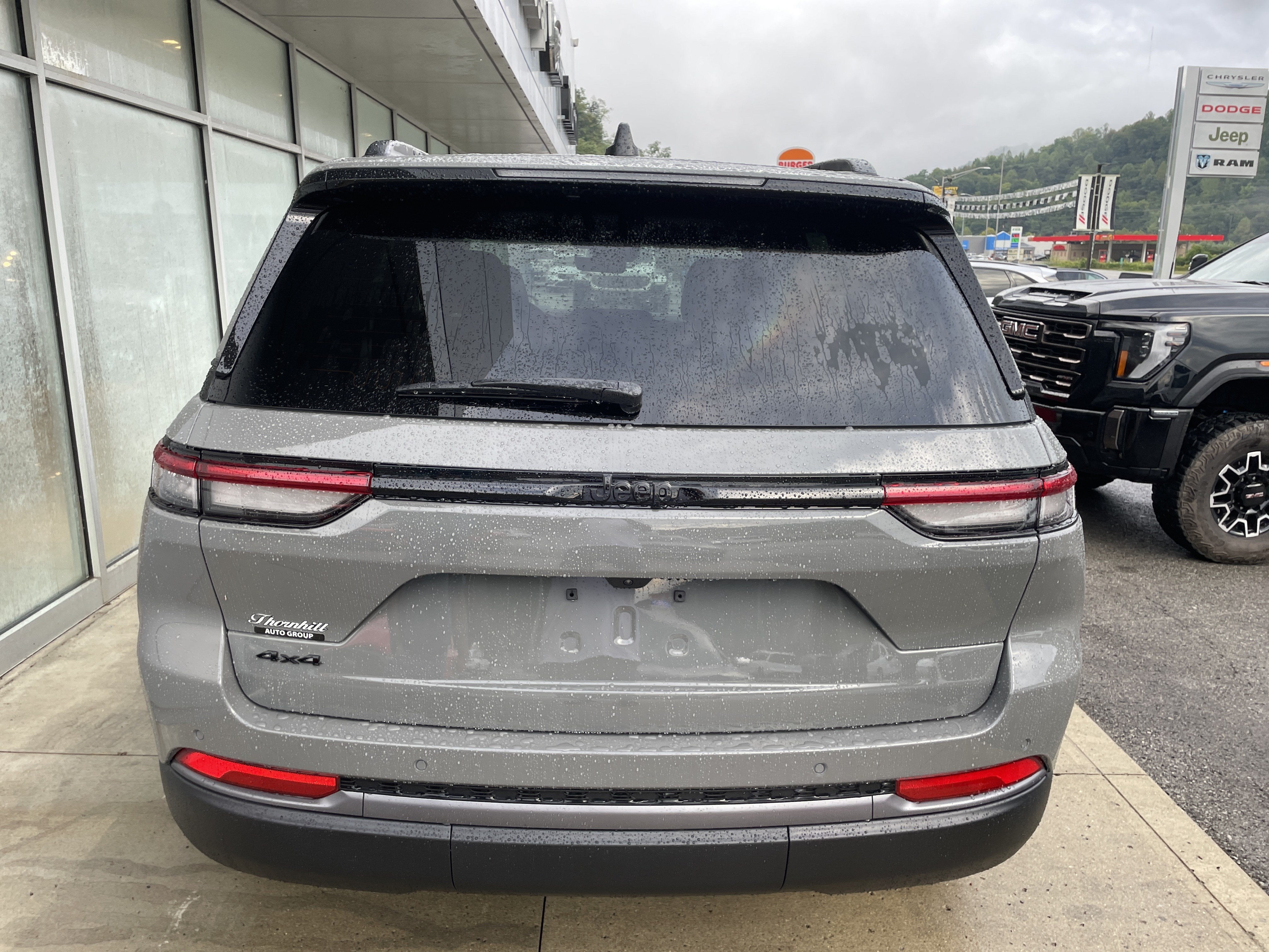 2027 Jeep Grand Cherokee GRAND CHEROKEE LAREDO ALTITUDE 4X4