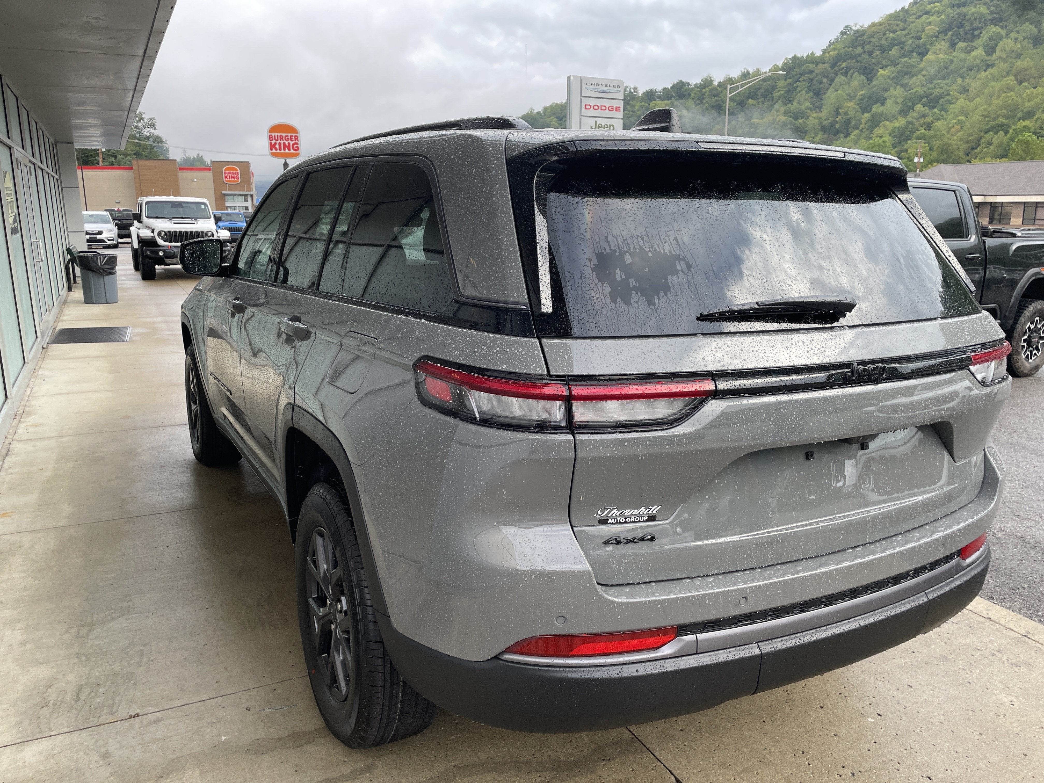 2027 Jeep Grand Cherokee GRAND CHEROKEE LAREDO ALTITUDE 4X4