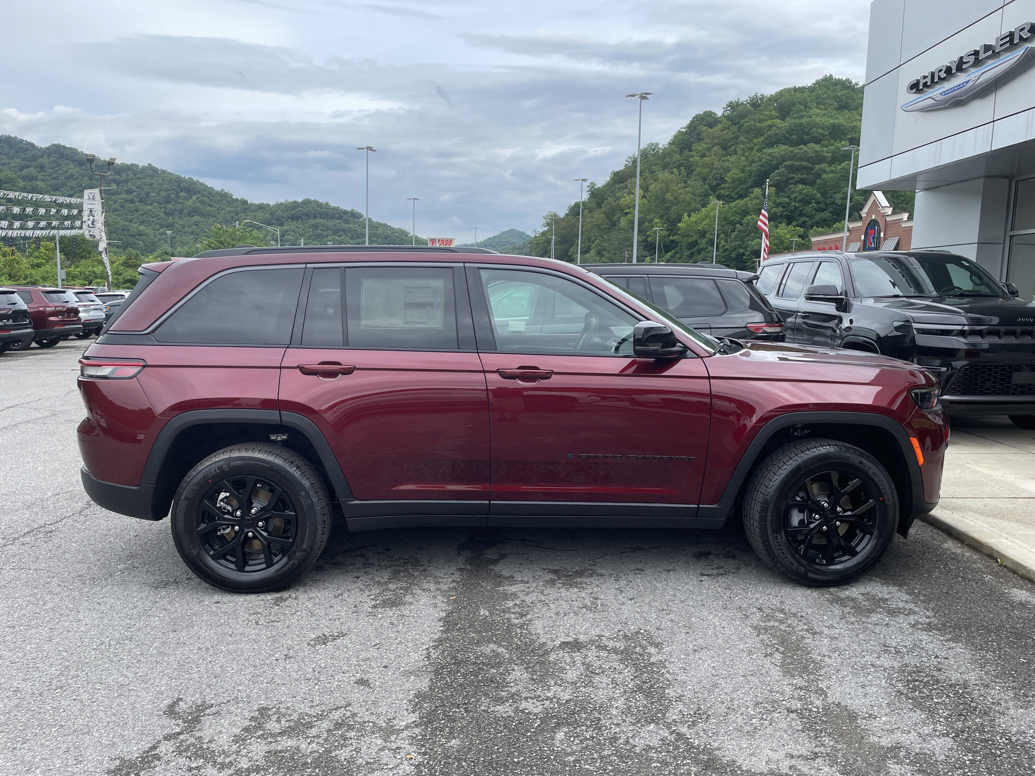 2026 Jeep Grand Cherokee GRAND CHEROKEE LAREDO ALTITUDE 4X4