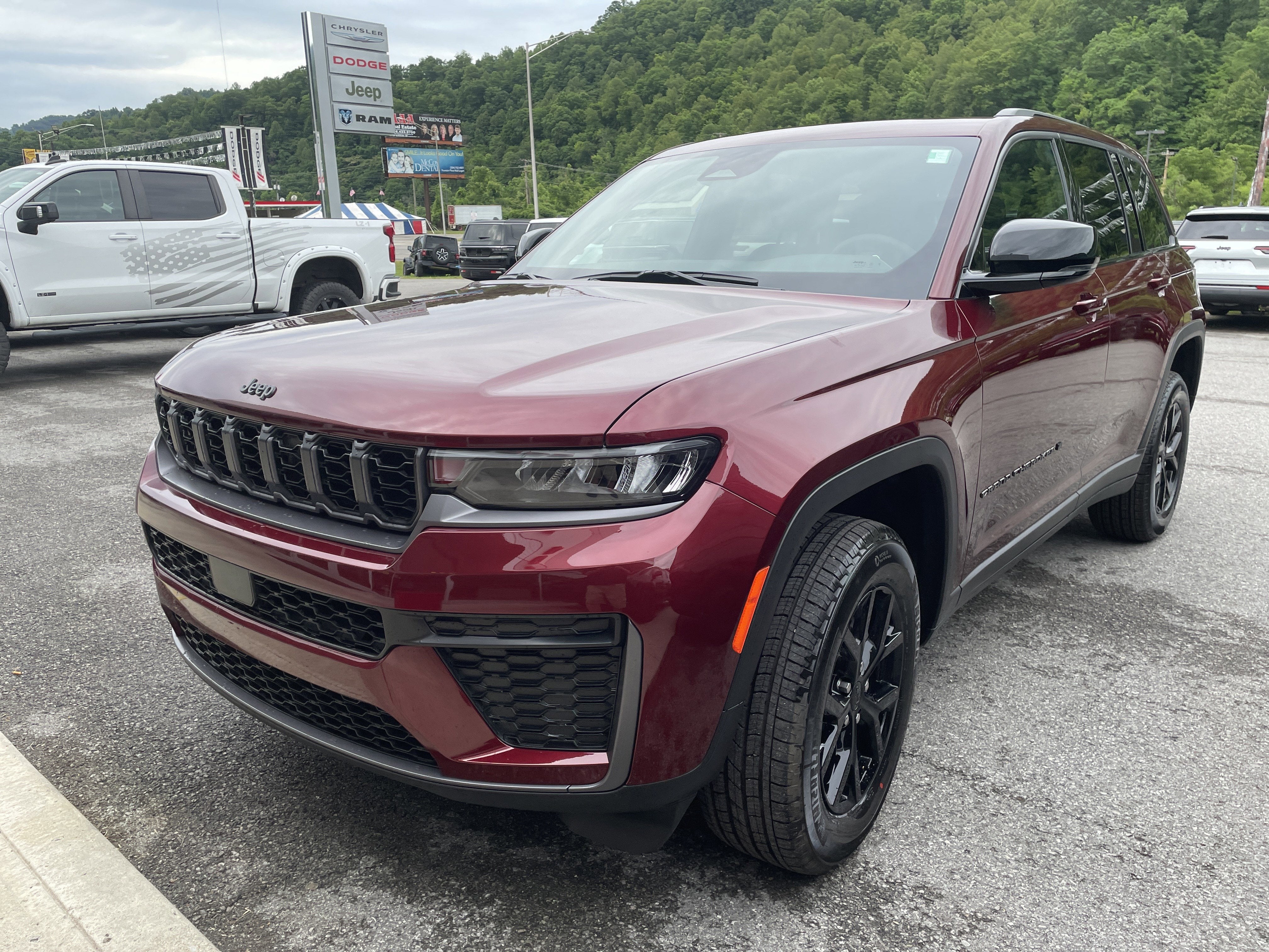 2026 Jeep Grand Cherokee GRAND CHEROKEE LAREDO ALTITUDE 4X4