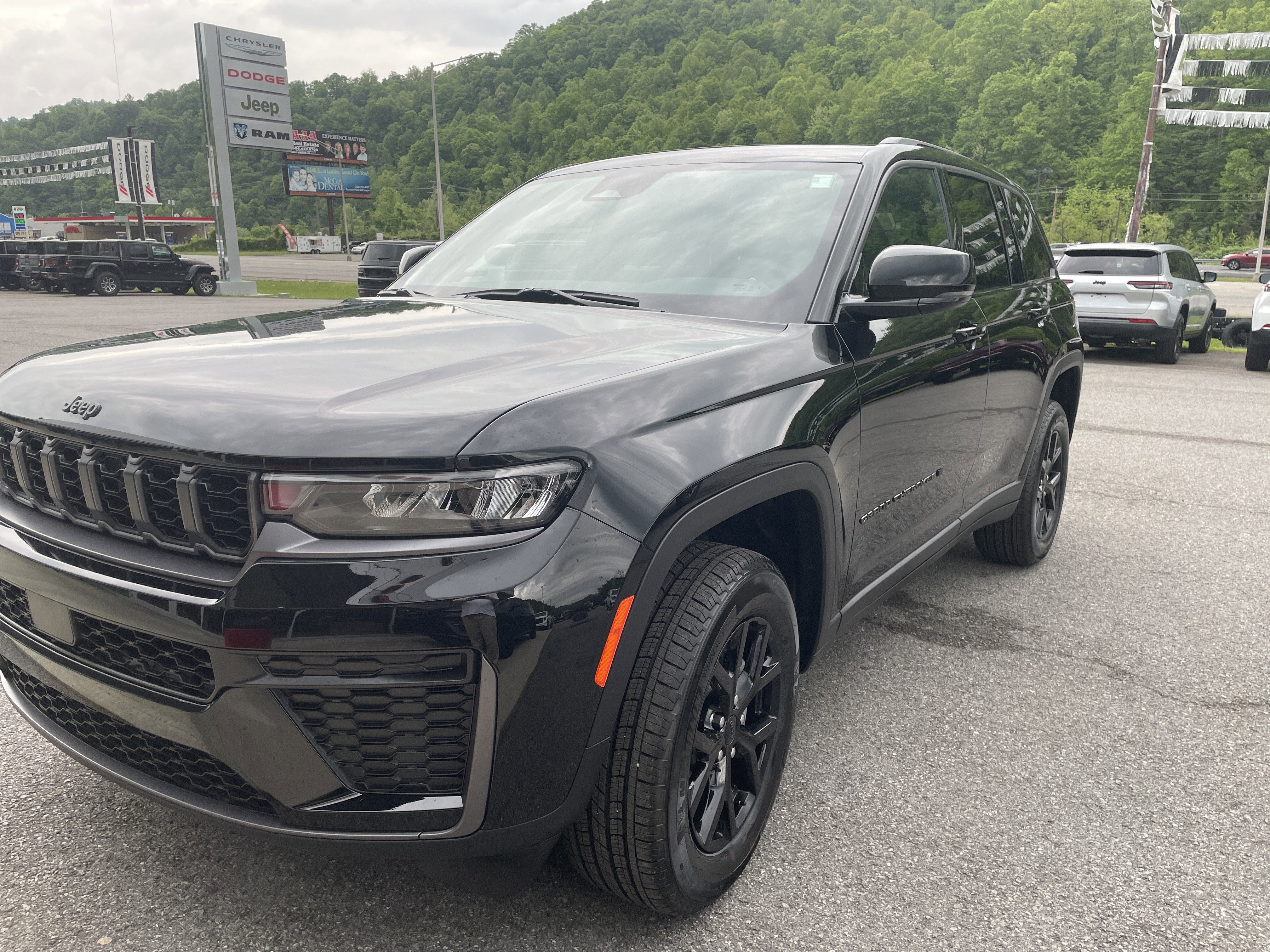 2026 Jeep Grand Cherokee GRAND CHEROKEE LAREDO ALTITUDE 4X4