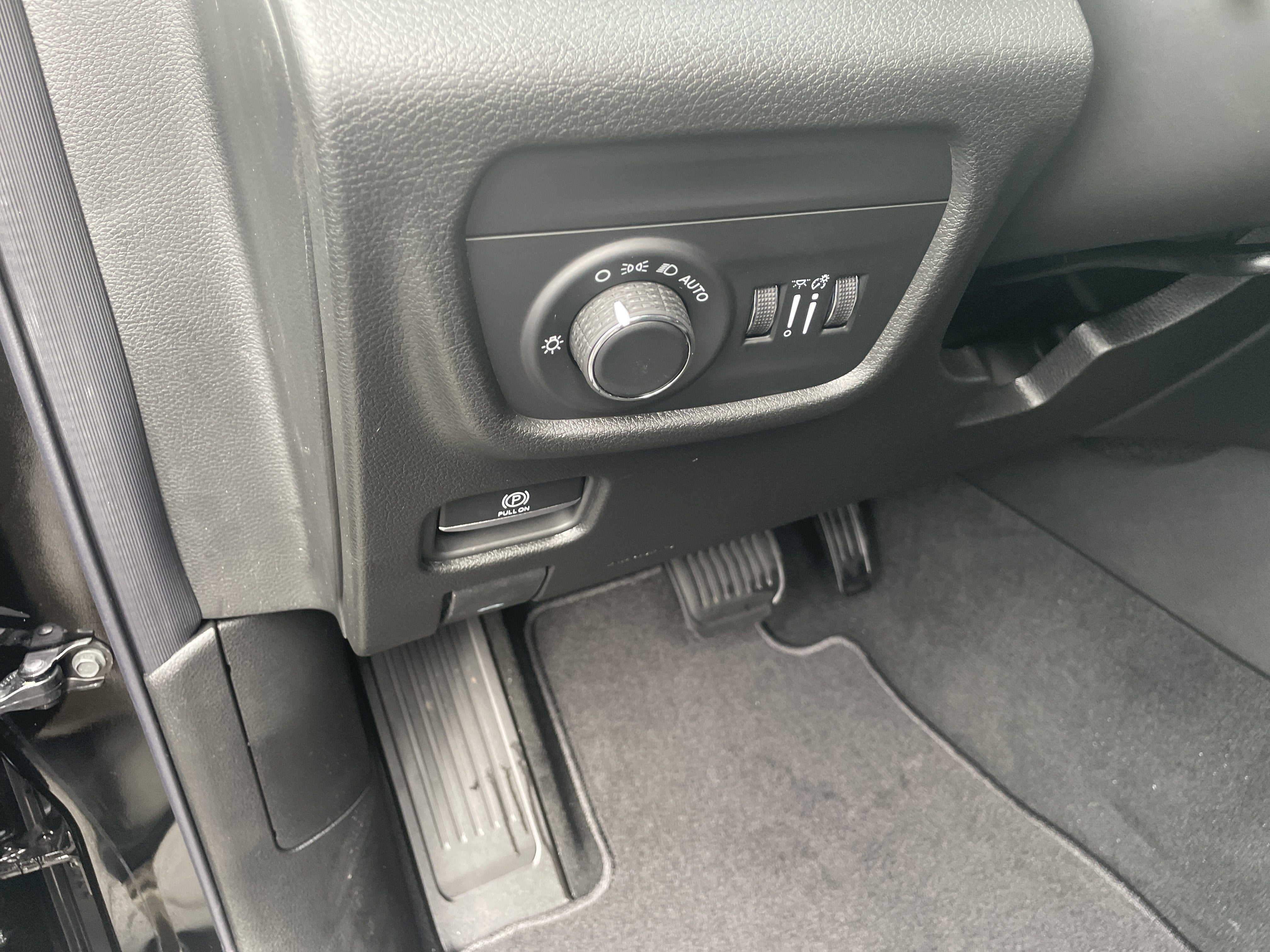 2027 Jeep Grand Cherokee Laredo Altitude