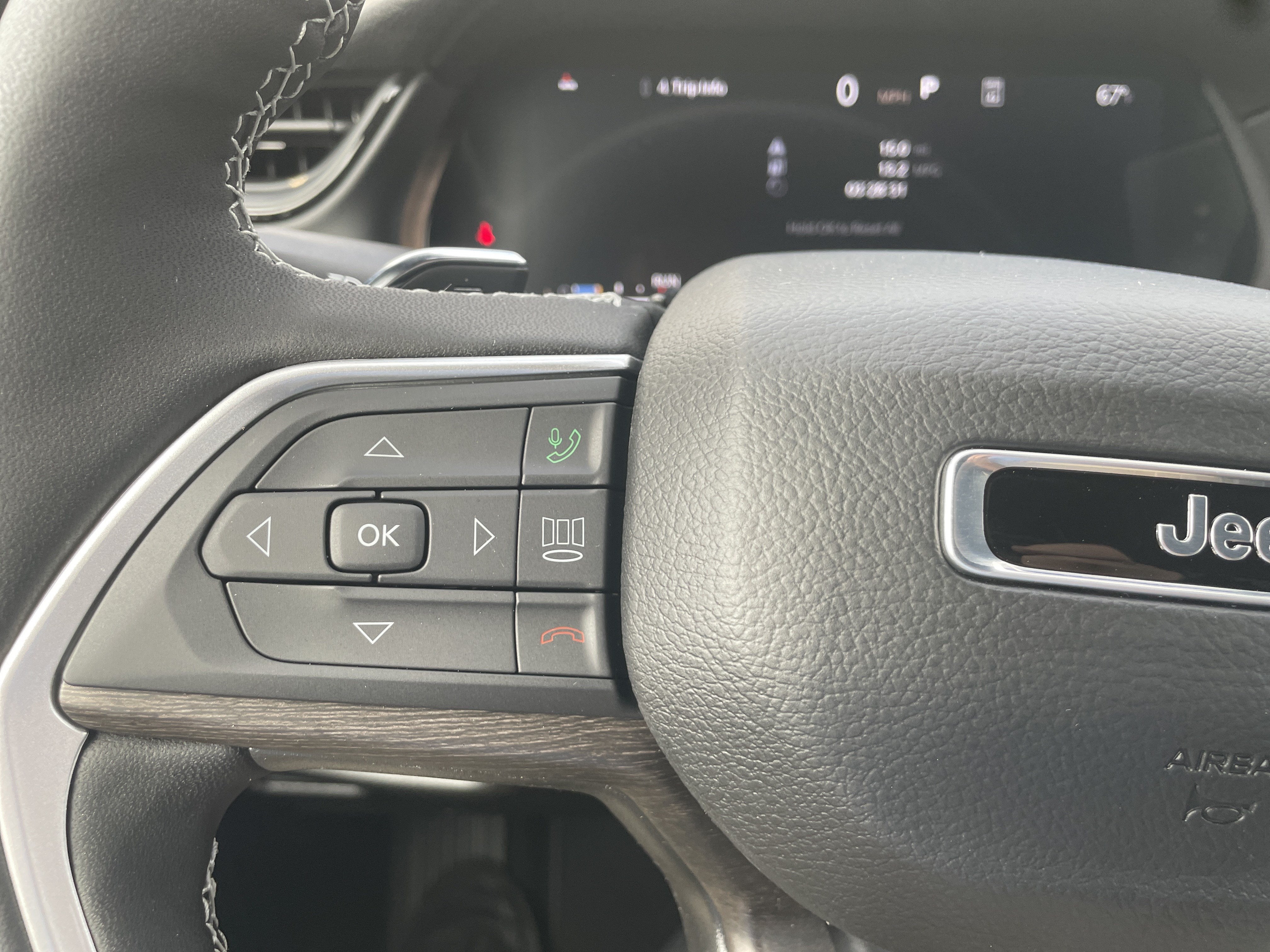 2027 Jeep Grand Cherokee Laredo Altitude