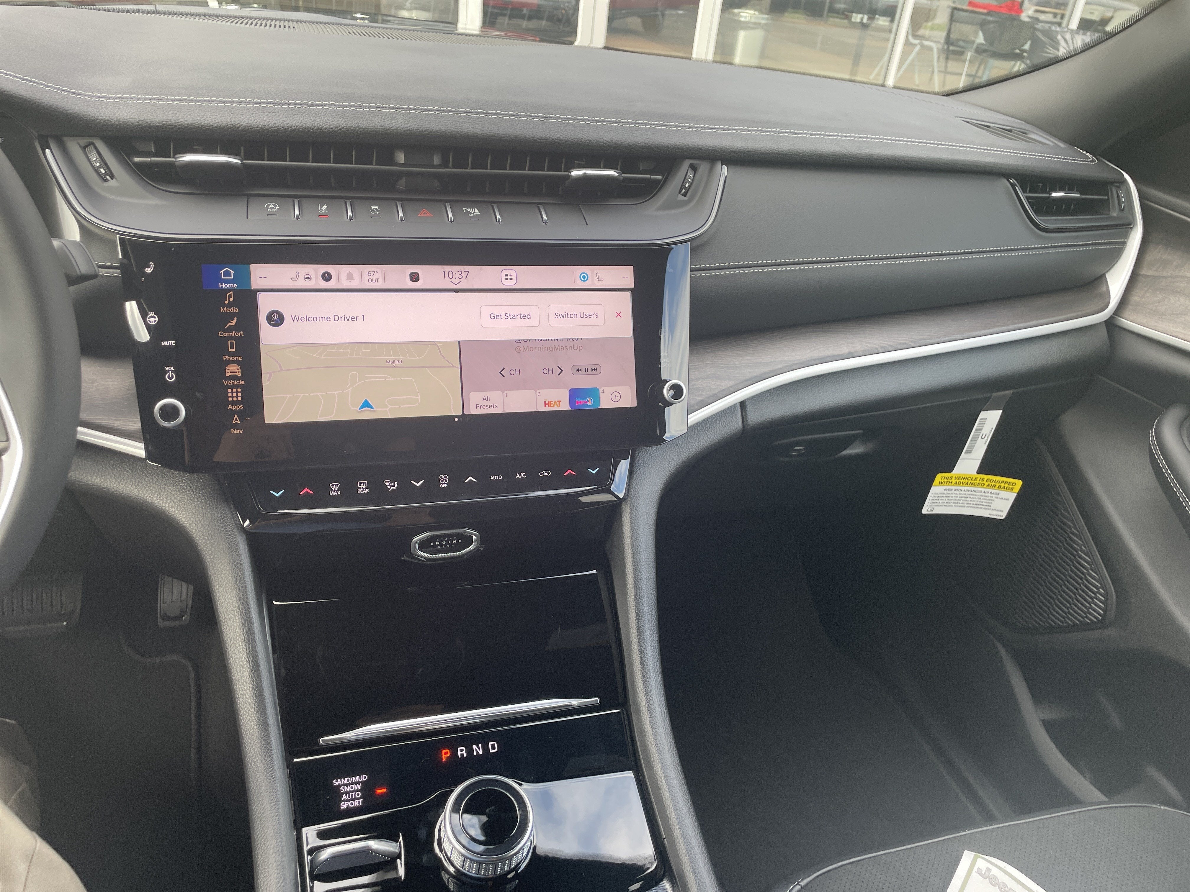 2027 Jeep Grand Cherokee Laredo Altitude