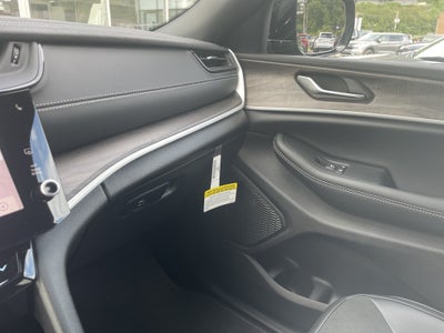 2027 Jeep Grand Cherokee Laredo Altitude