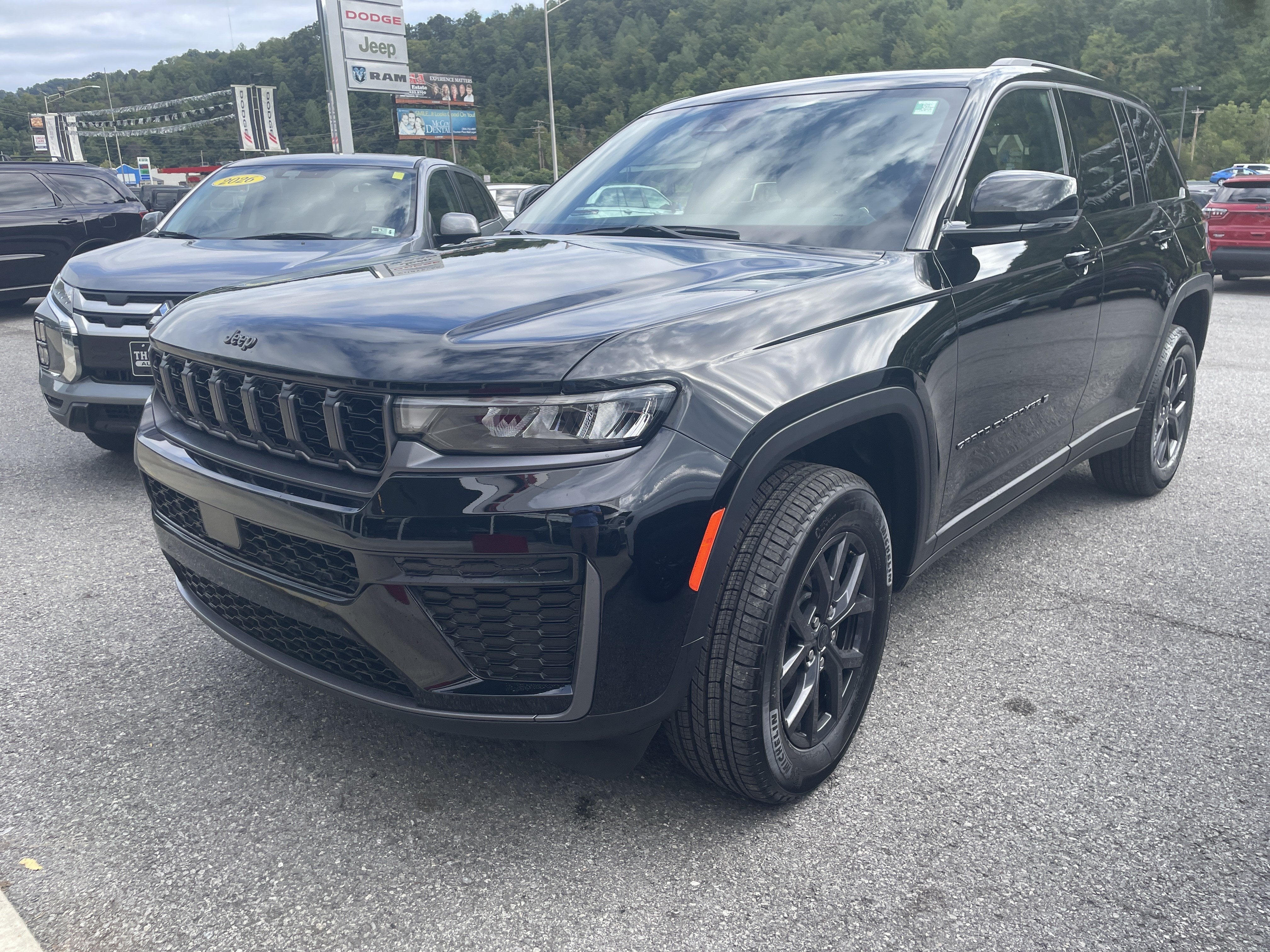 2027 Jeep Grand Cherokee Laredo Altitude