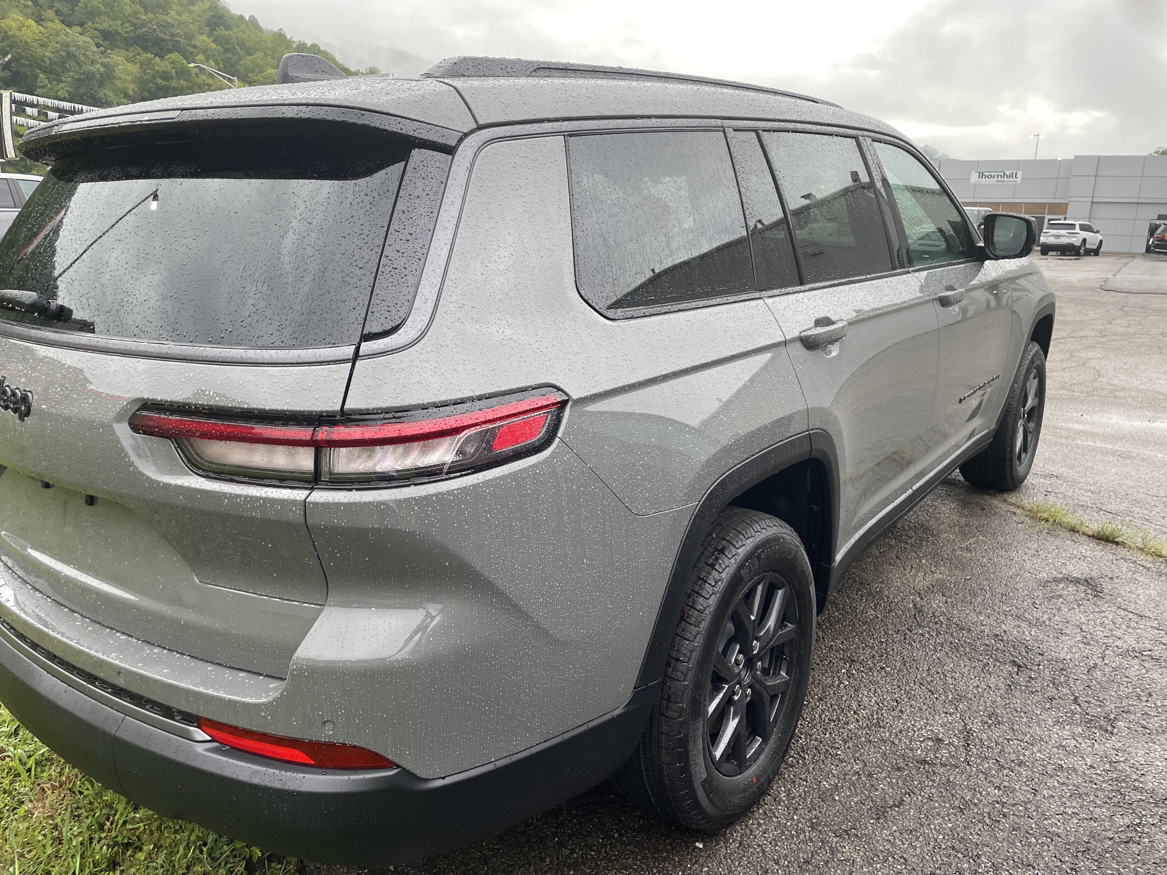 2027 Jeep Grand Cherokee GRAND CHEROKEE L LAREDO ALTITUDE 4X4