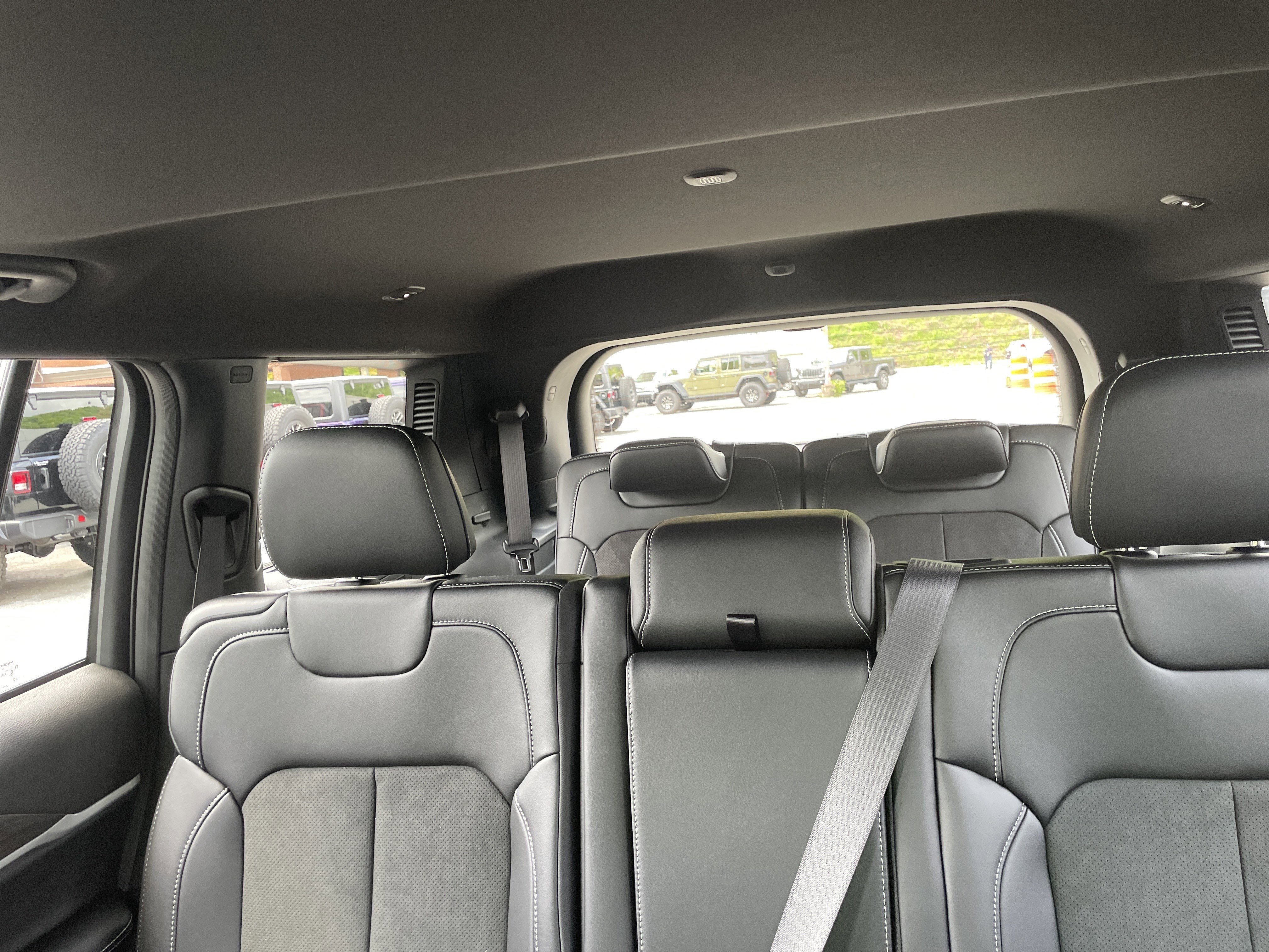 2026 Jeep Grand Cherokee GRAND CHEROKEE L LAREDO ALTITUDE 4X4