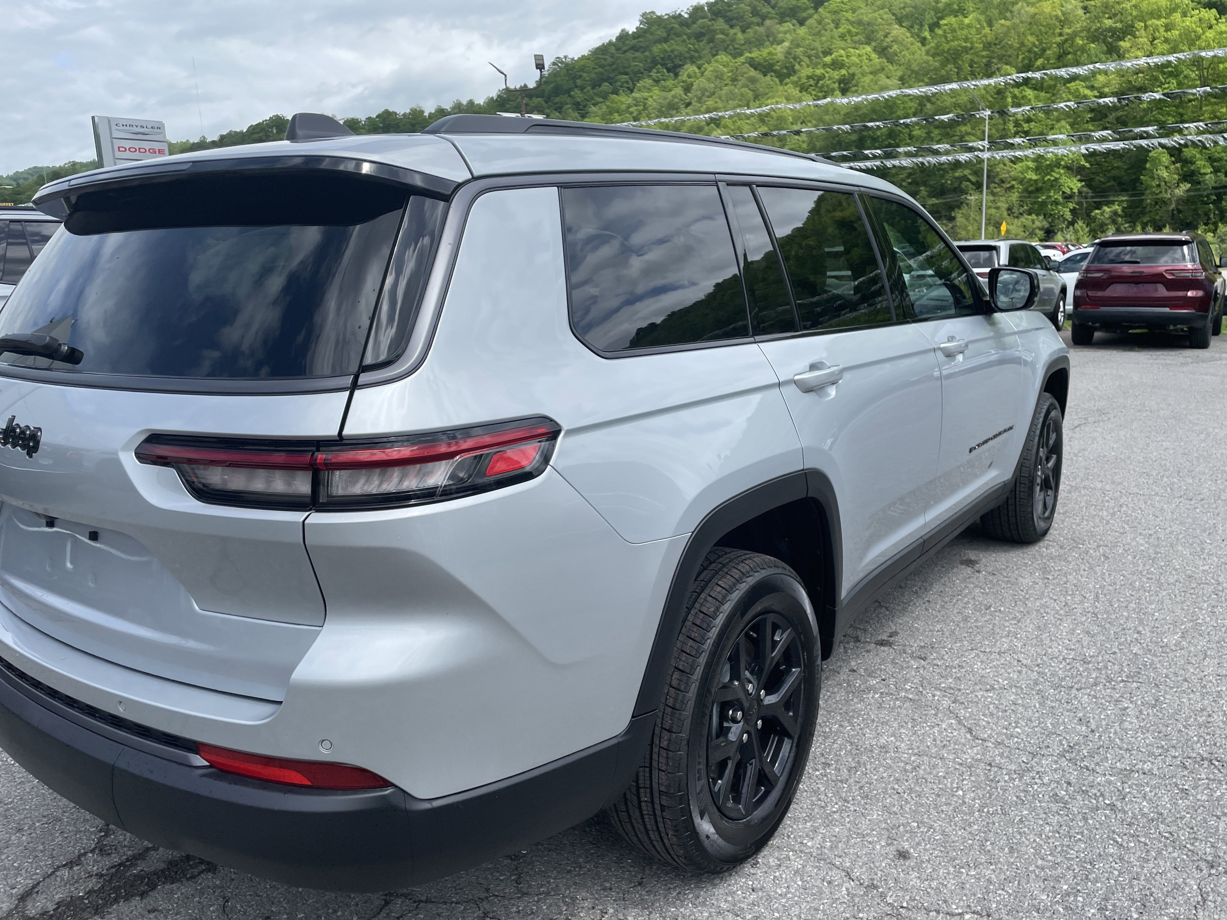 2026 Jeep Grand Cherokee GRAND CHEROKEE L LAREDO ALTITUDE 4X4