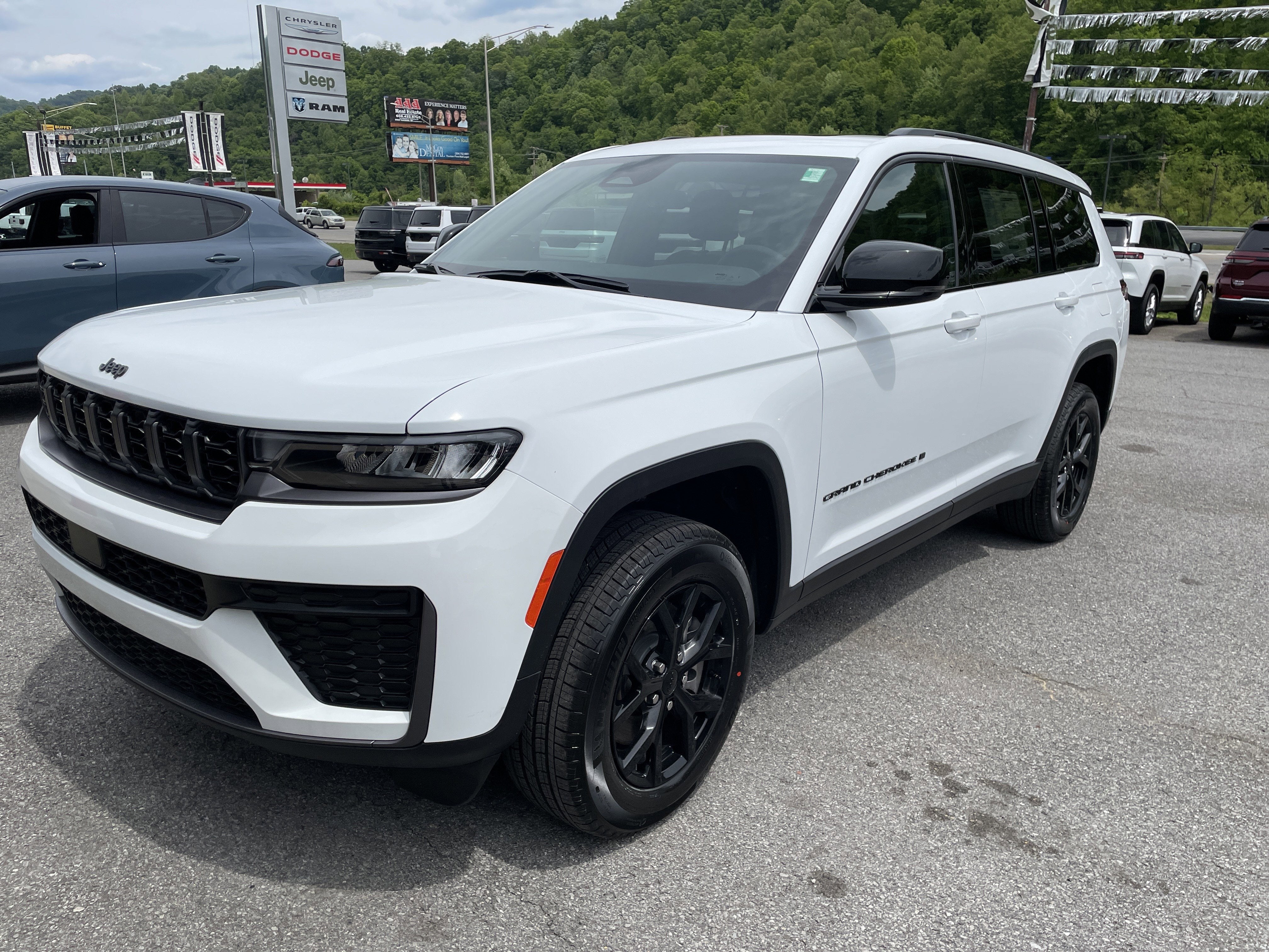 2026 Jeep Grand Cherokee GRAND CHEROKEE L LAREDO ALTITUDE 4X4