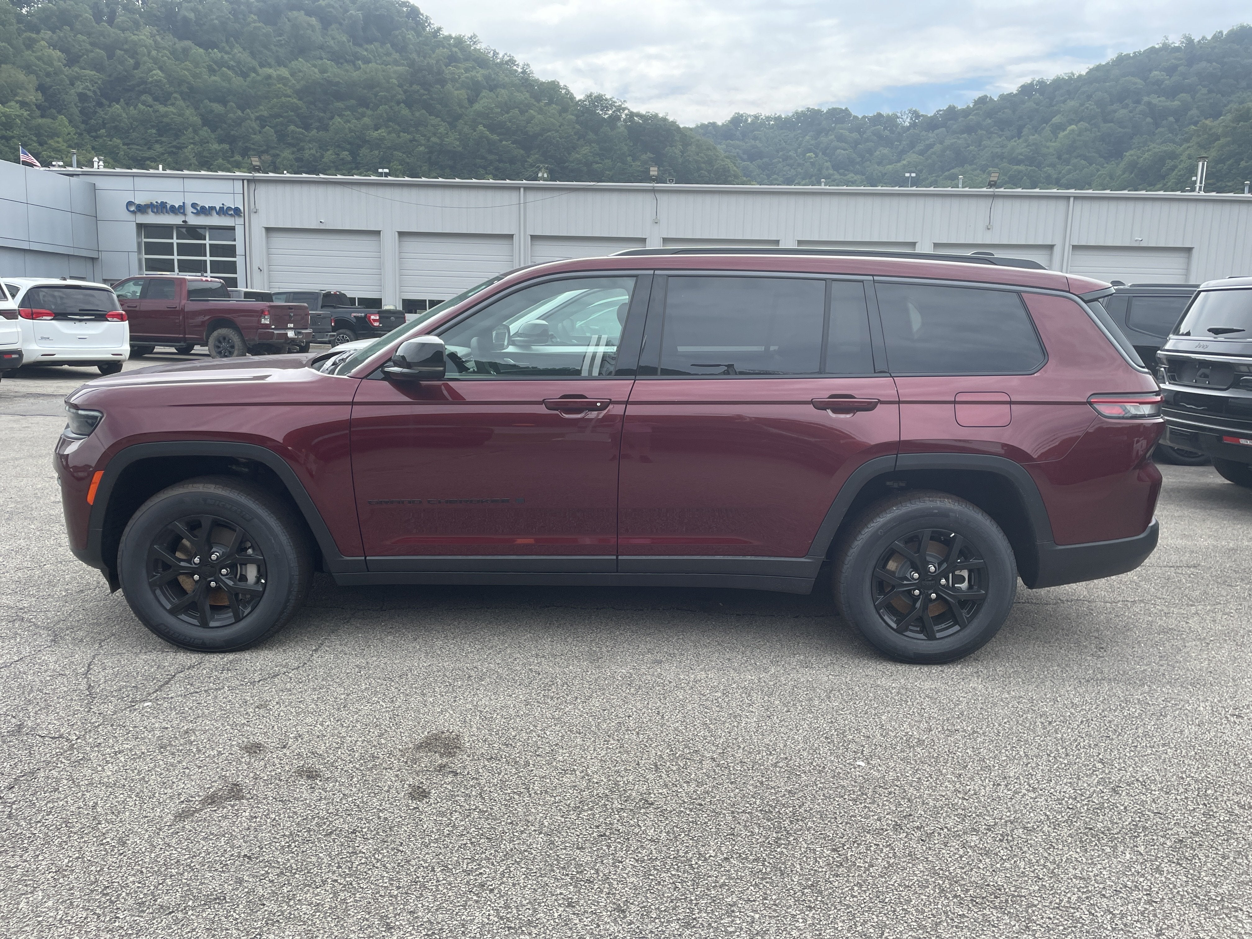 2026 Jeep Grand Cherokee GRAND CHEROKEE L LAREDO ALTITUDE 4X4