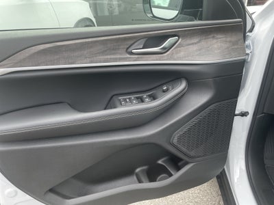 2027 Jeep Grand Cherokee Laredo Altitude