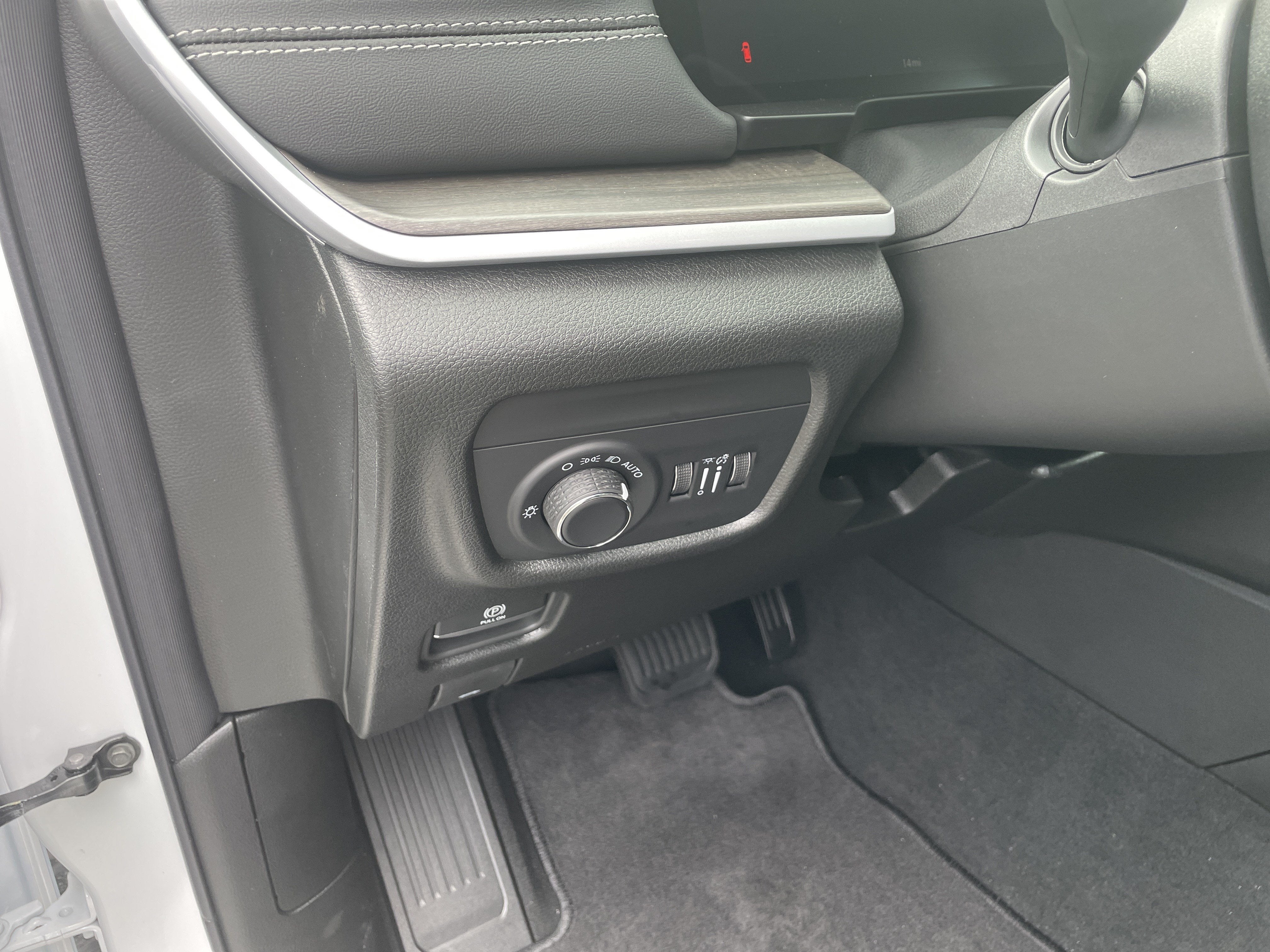 2027 Jeep Grand Cherokee Laredo Altitude