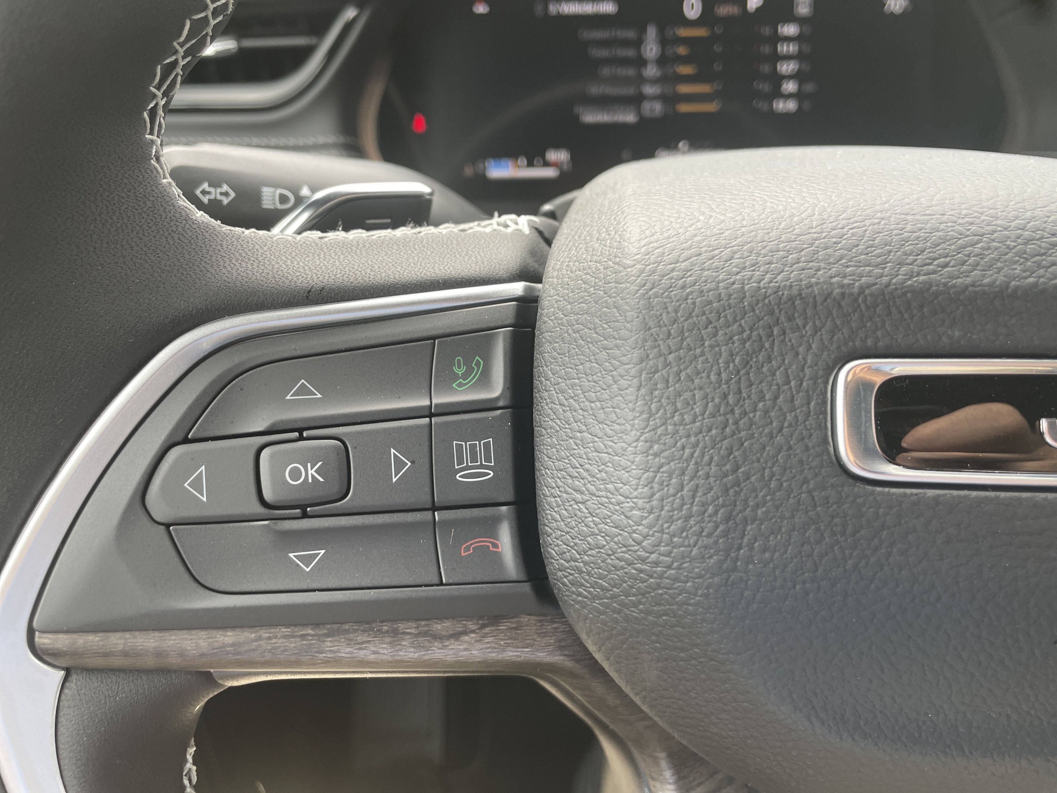 2027 Jeep Grand Cherokee Laredo Altitude