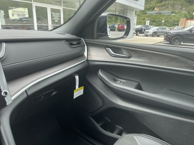 2027 Jeep Grand Cherokee Laredo Altitude