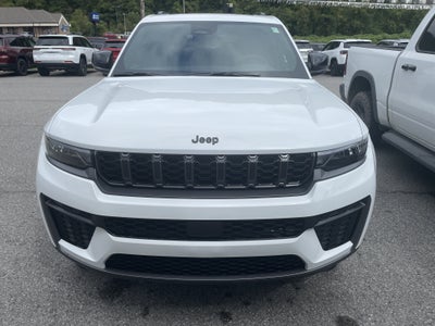 2027 Jeep Grand Cherokee Laredo Altitude