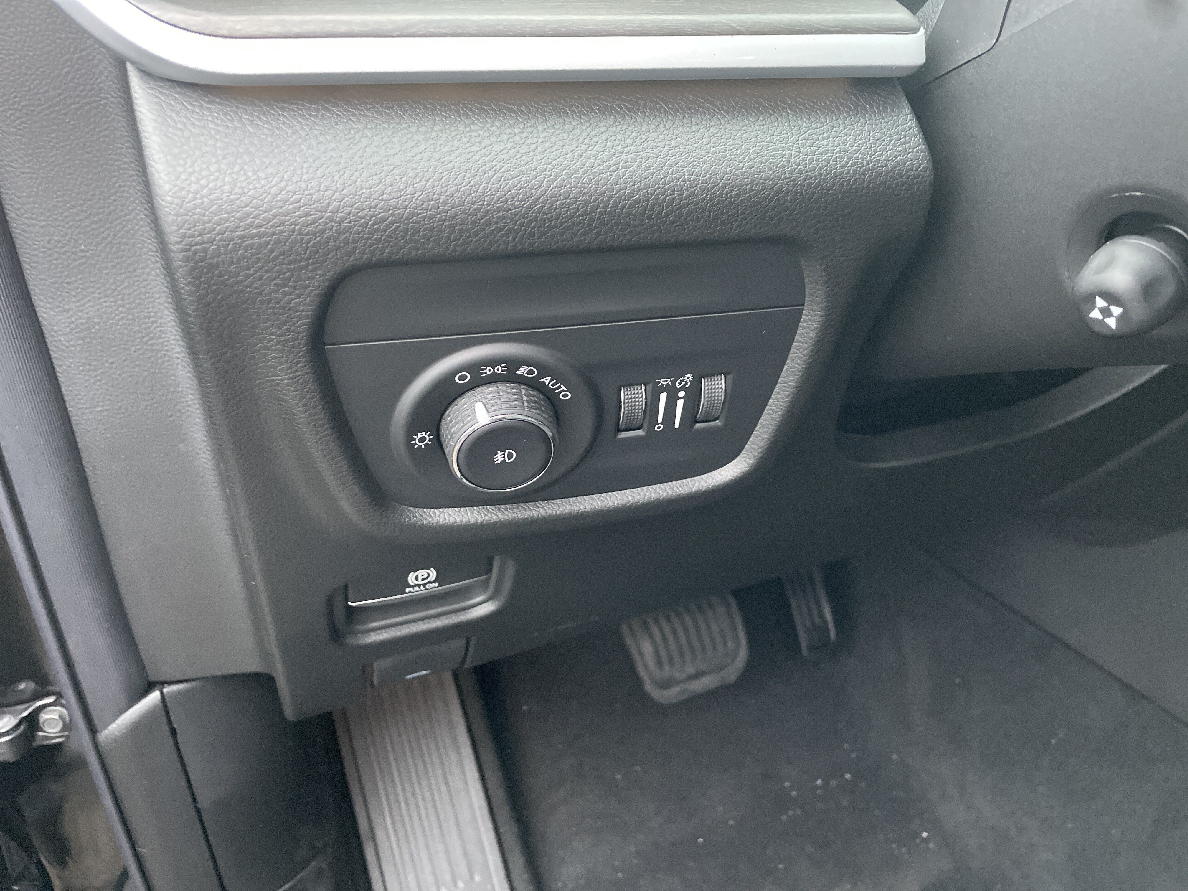 2027 Jeep Grand Cherokee GRAND CHEROKEE L LIMITED 4X4