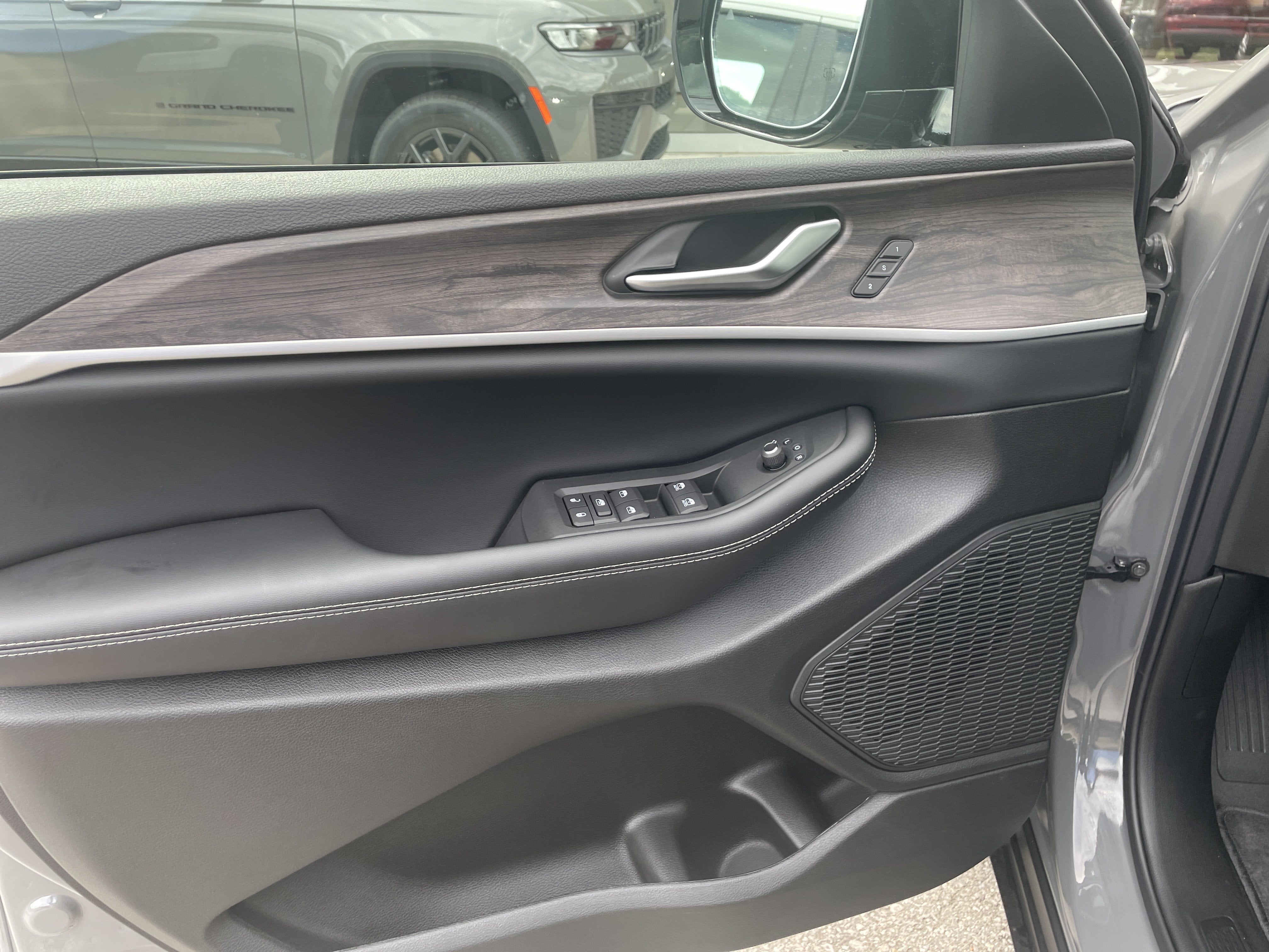 2027 Jeep Grand Cherokee Limited