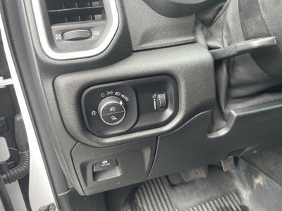 2022 RAM 1500 Big Horn Quad Cab 4x4 6'4' Box