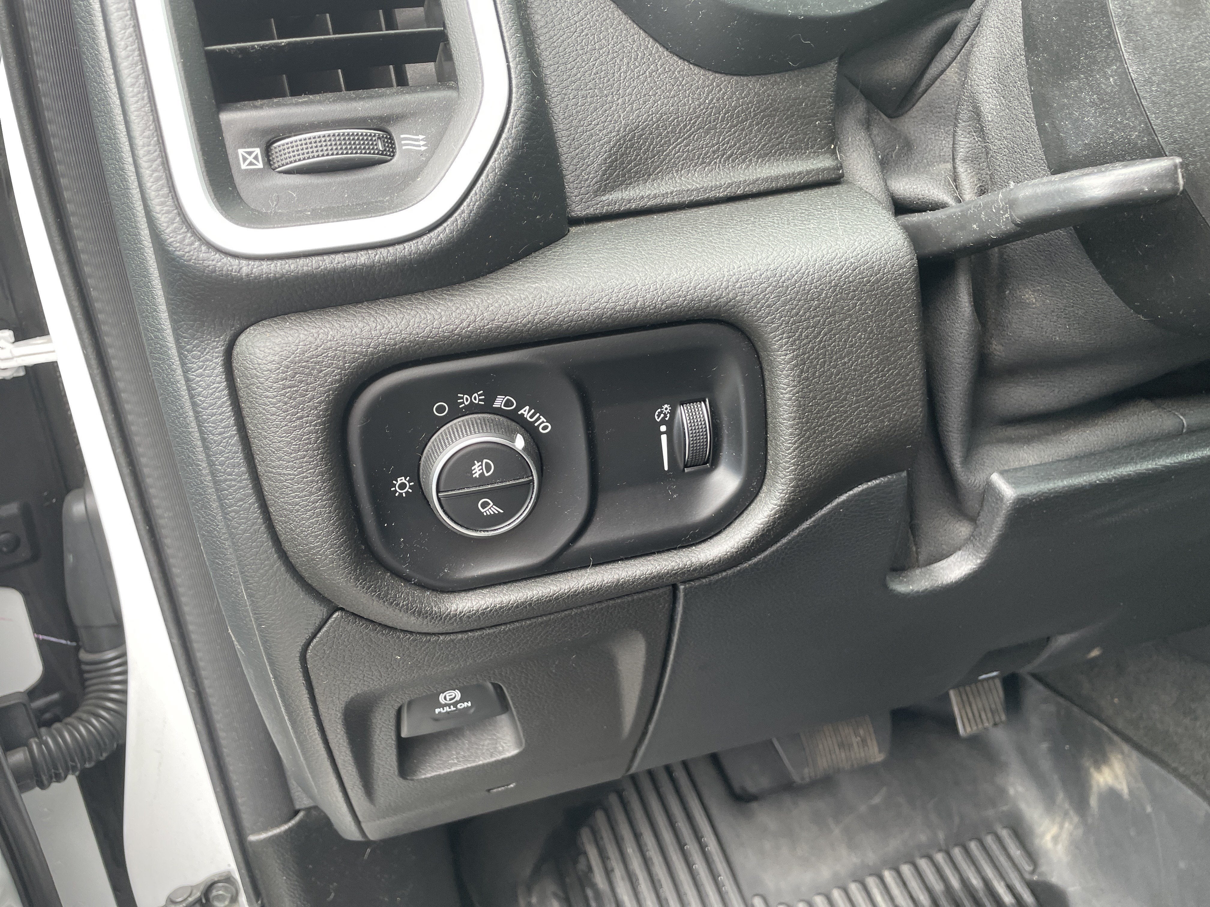 2022 RAM 1500 Big Horn Quad Cab 4x4 6'4' Box