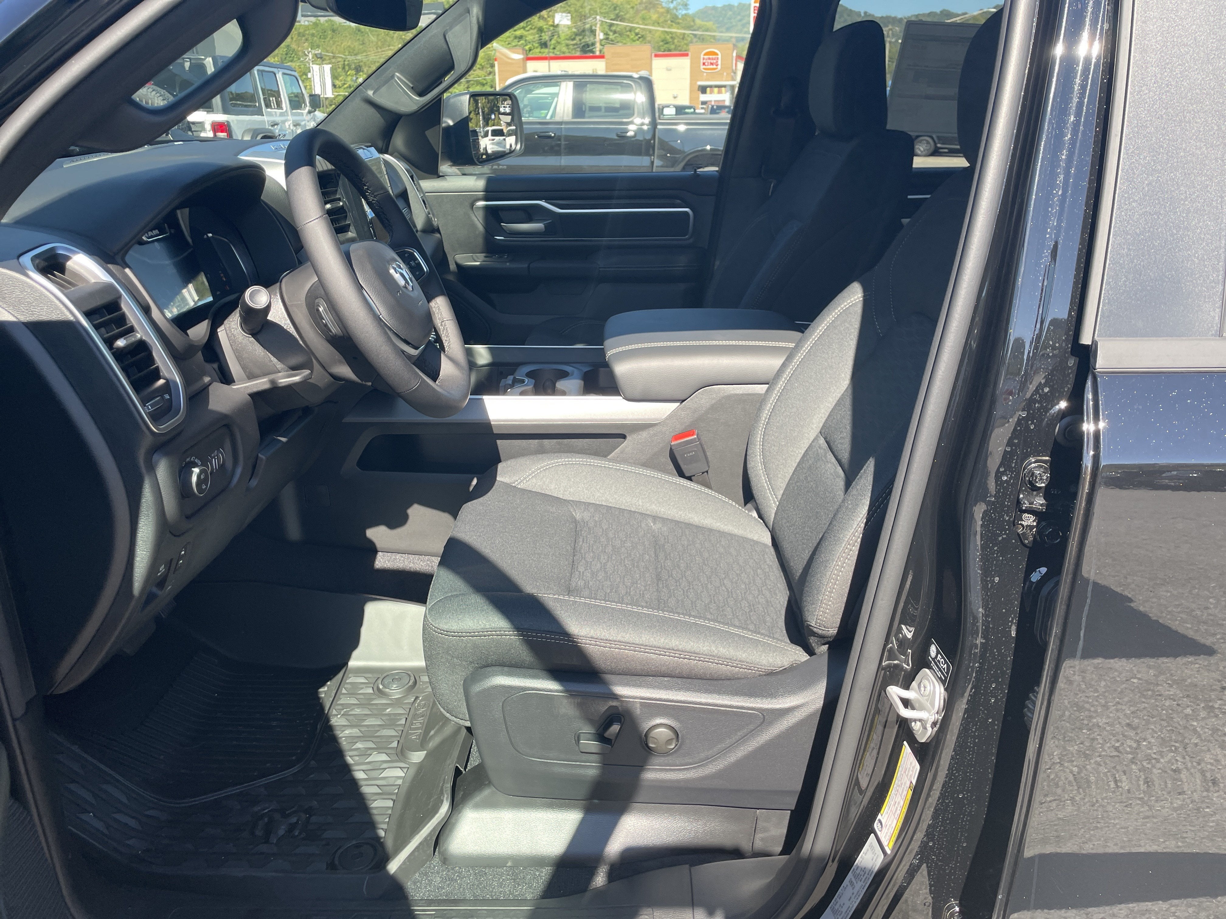 2027 RAM Ram 1500 RAM 1500 BIG HORN CREW CAB 4X4 5'7' BOX