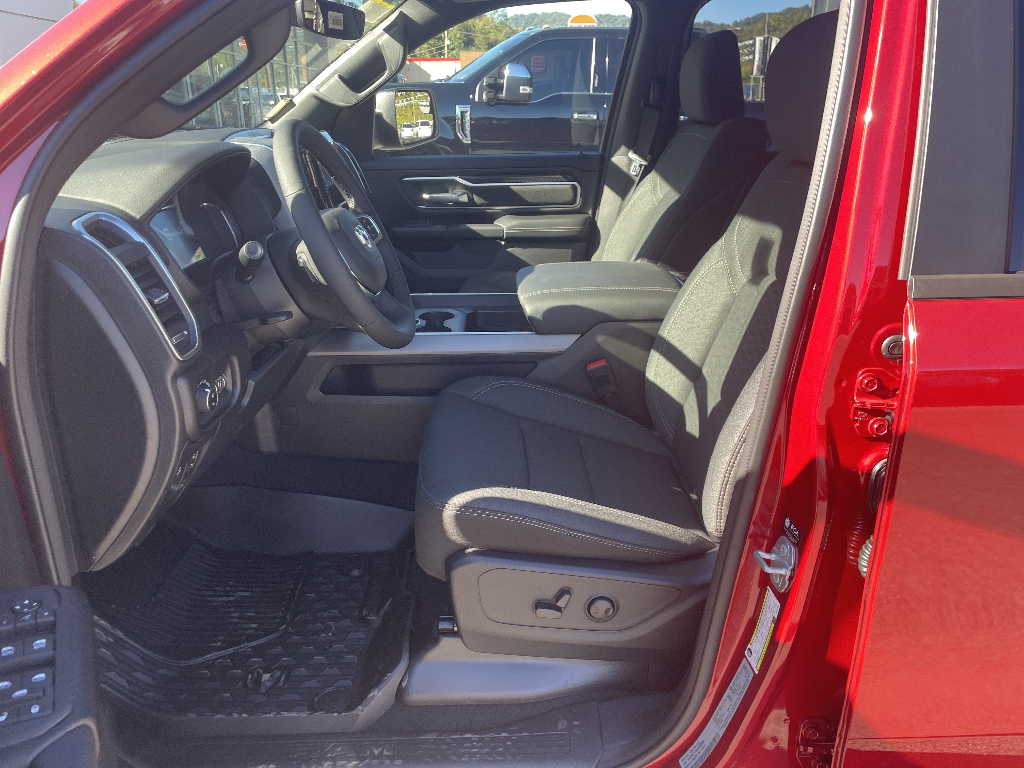 2027 RAM Ram 1500 RAM 1500 BIG HORN CREW CAB 4X4 5'7' BOX