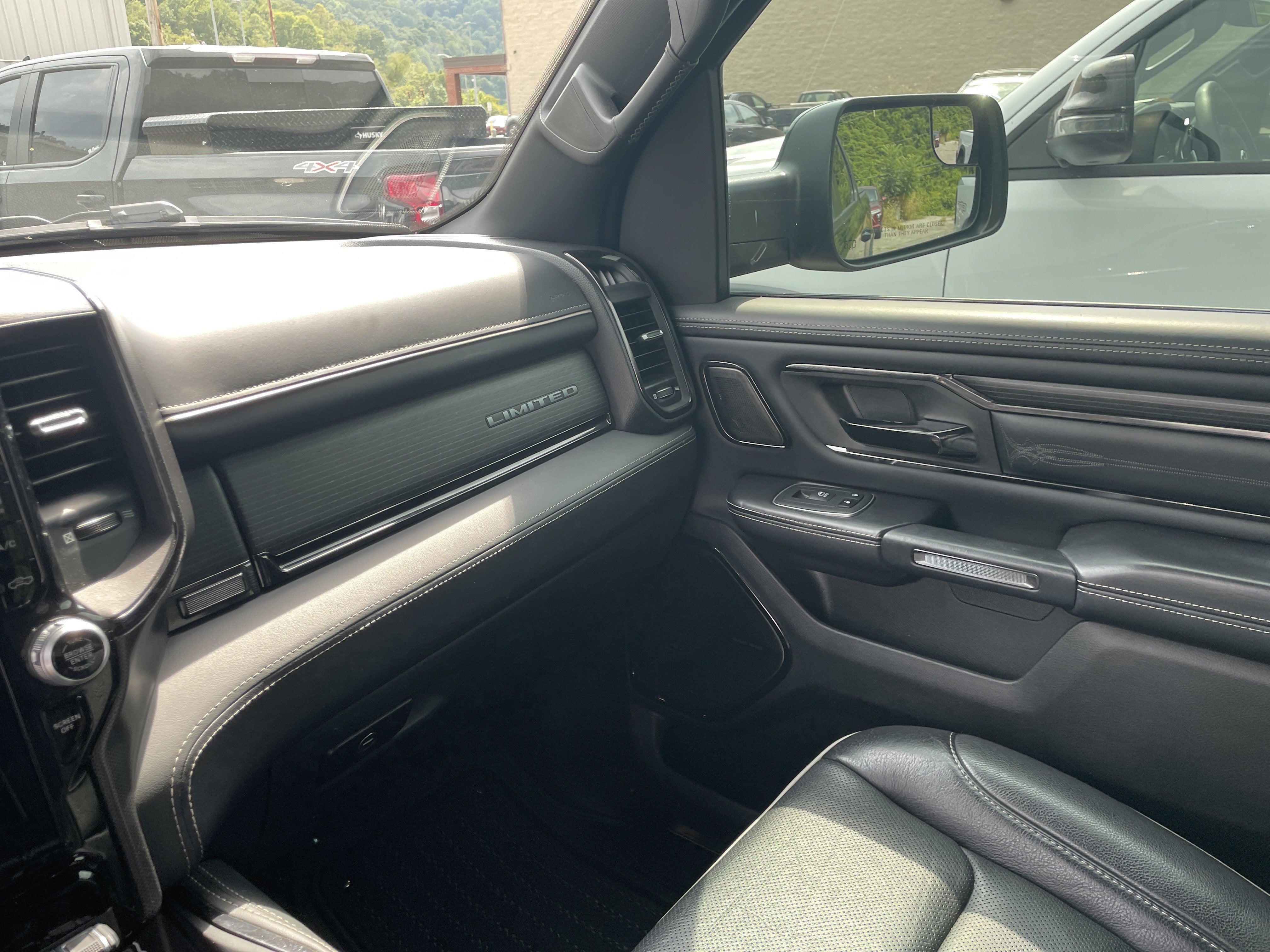 2022 RAM 1500 Limited Crew Cab 4x4 5'7' Box