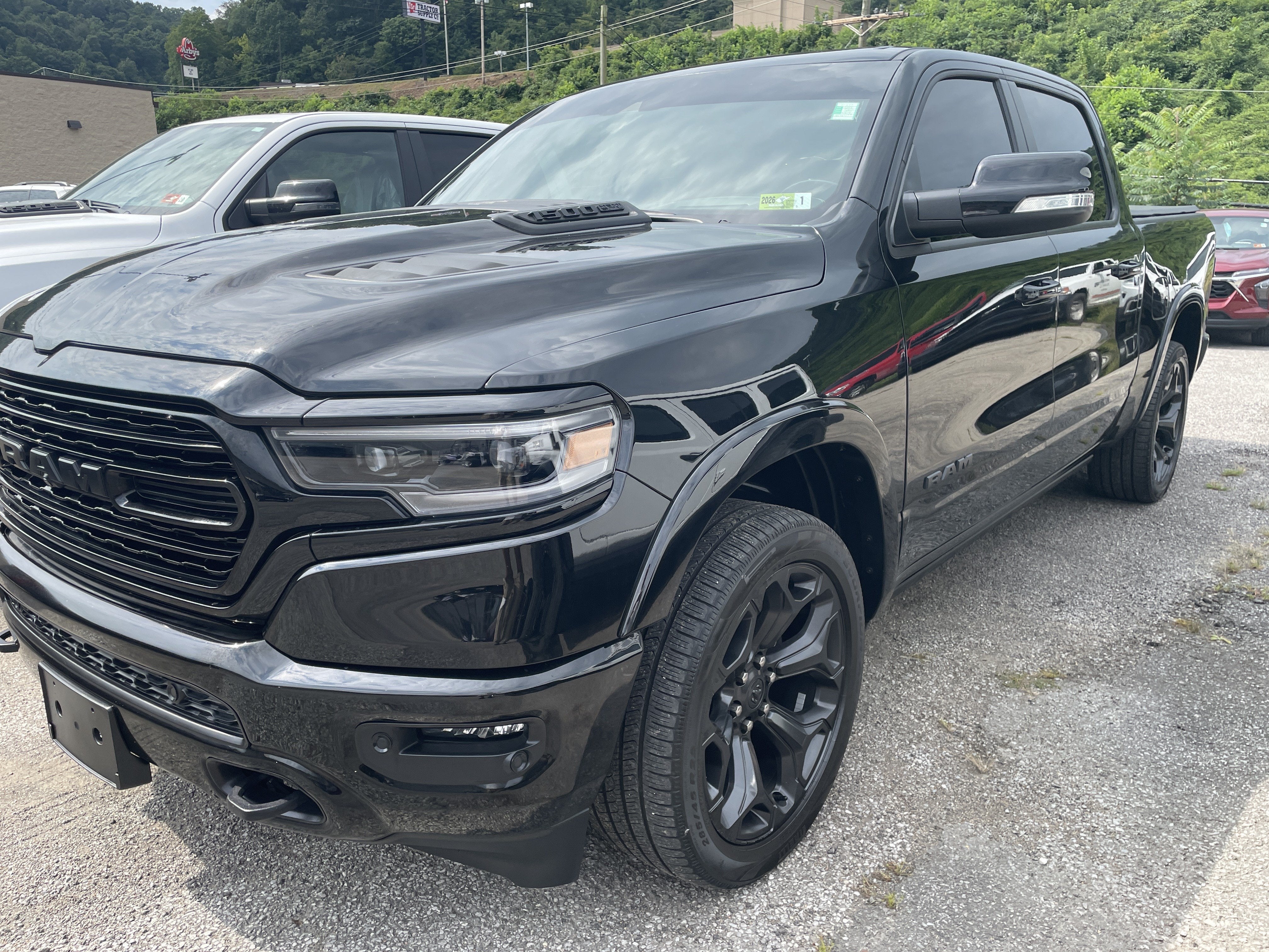 2022 RAM 1500 Limited Crew Cab 4x4 5'7' Box