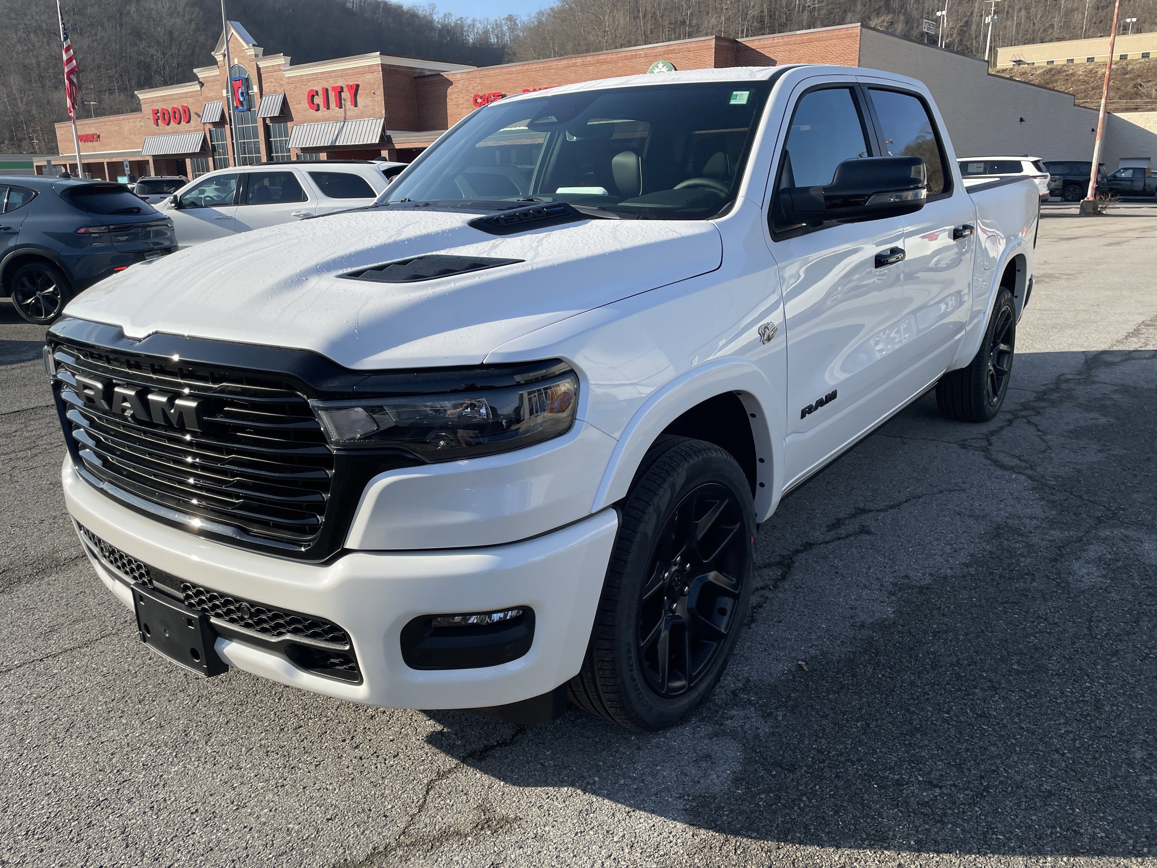 2026 RAM Ram 1500 RAM 1500 LARAMIE CREW CAB 4X4 5'7' BOX
