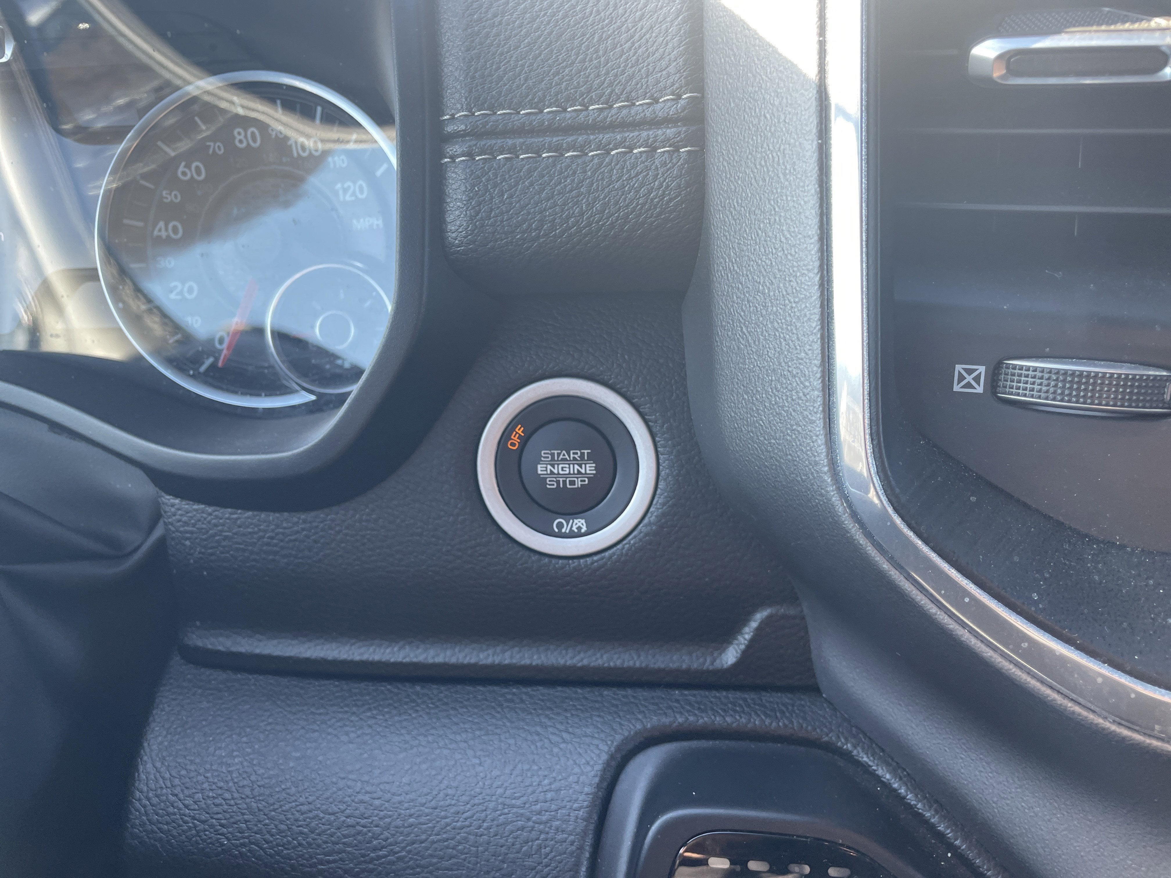 2023 RAM 1500 Laramie Crew Cab 4x4 5'7' Box