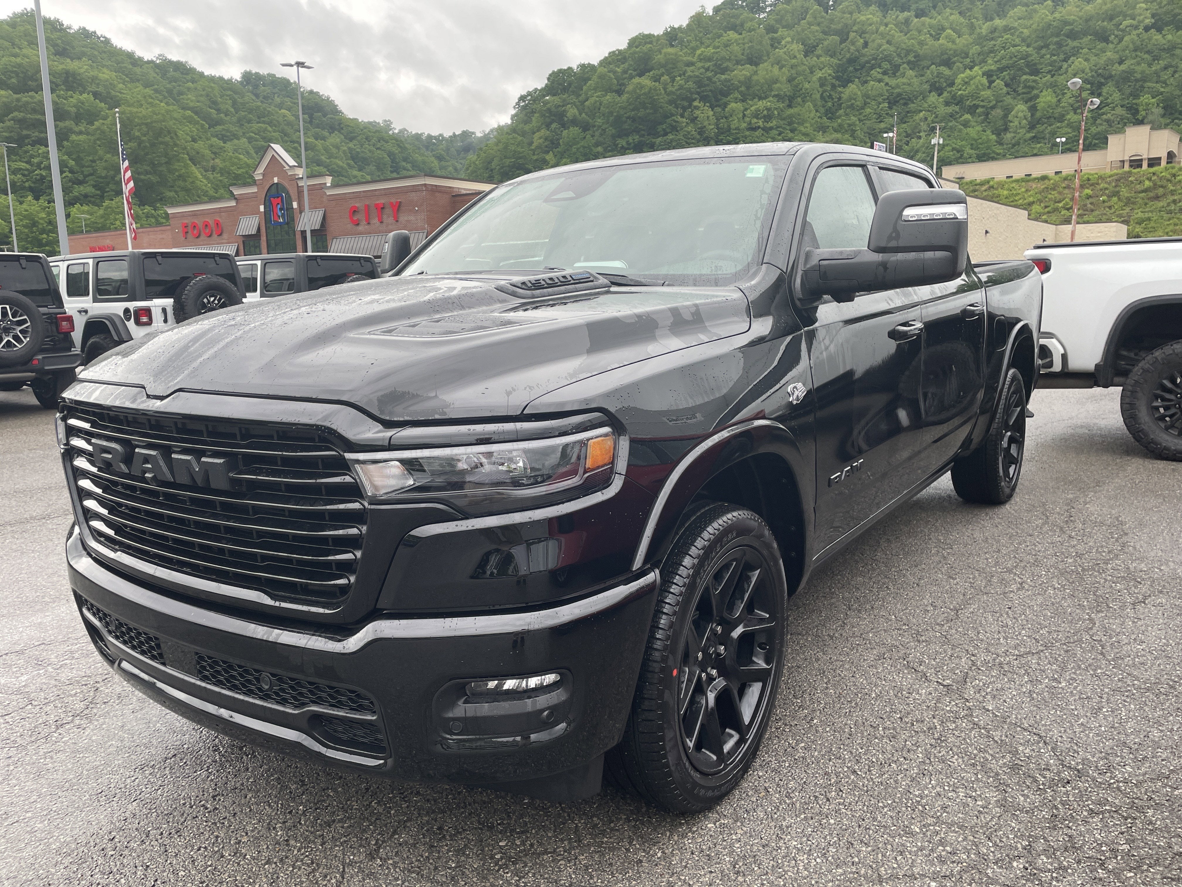 2026 RAM Ram 1500 RAM 1500 LARAMIE CREW CAB 4X4 5'7' BOX