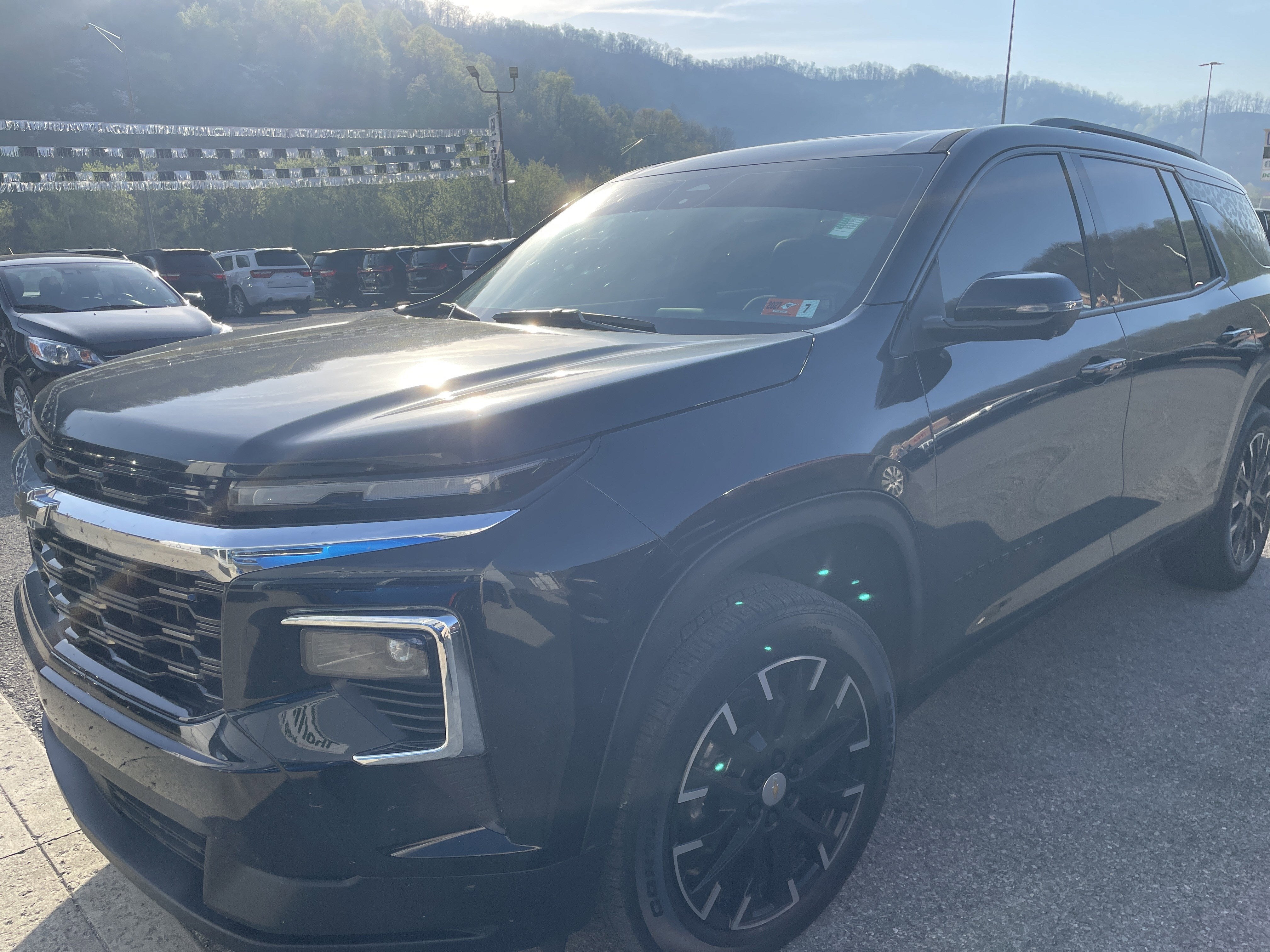 2025 Chevrolet Traverse AWD LT