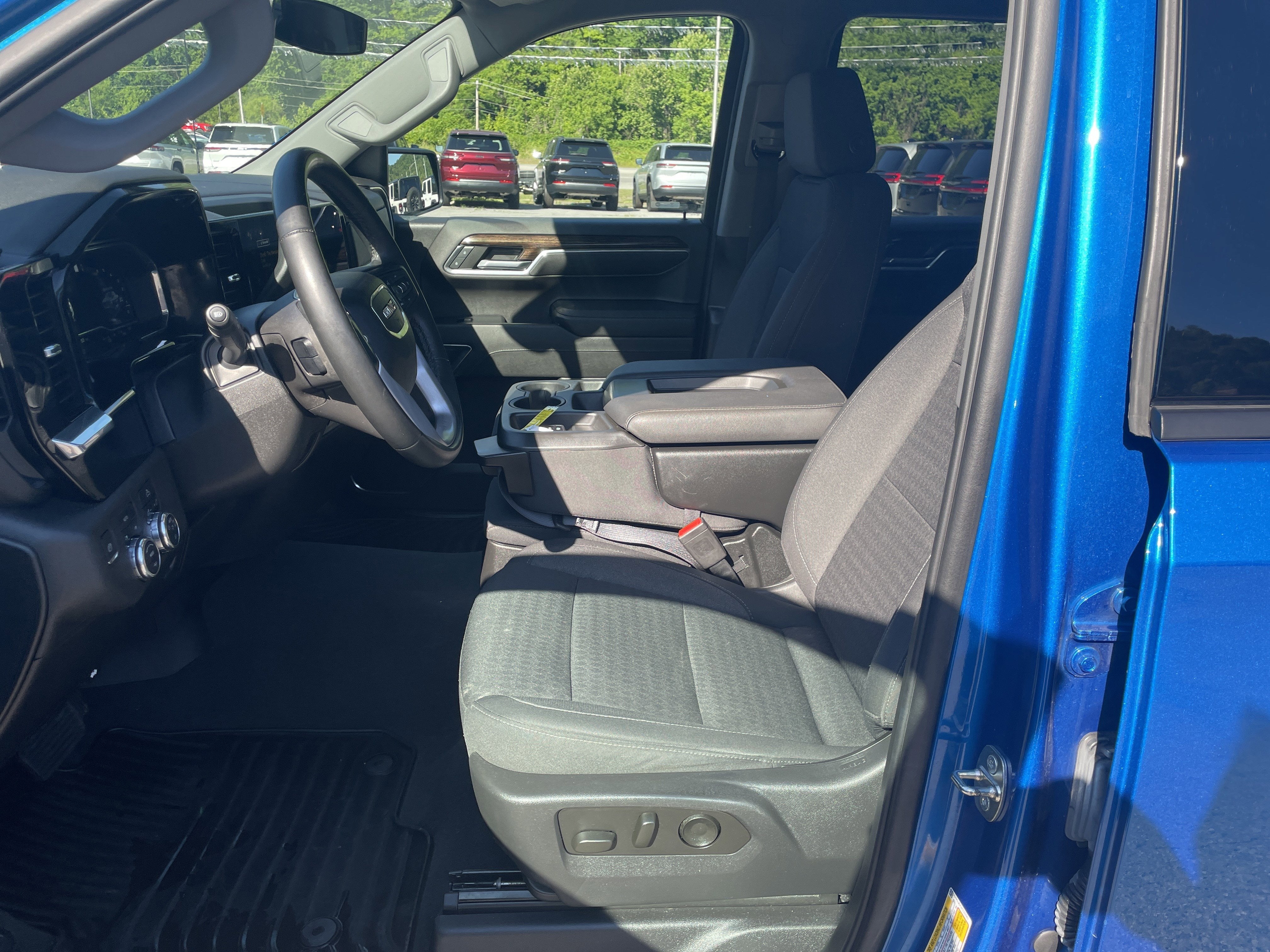 2023 GMC Sierra 1500 4WD Crew Cab Short Box Elevation with 3VL