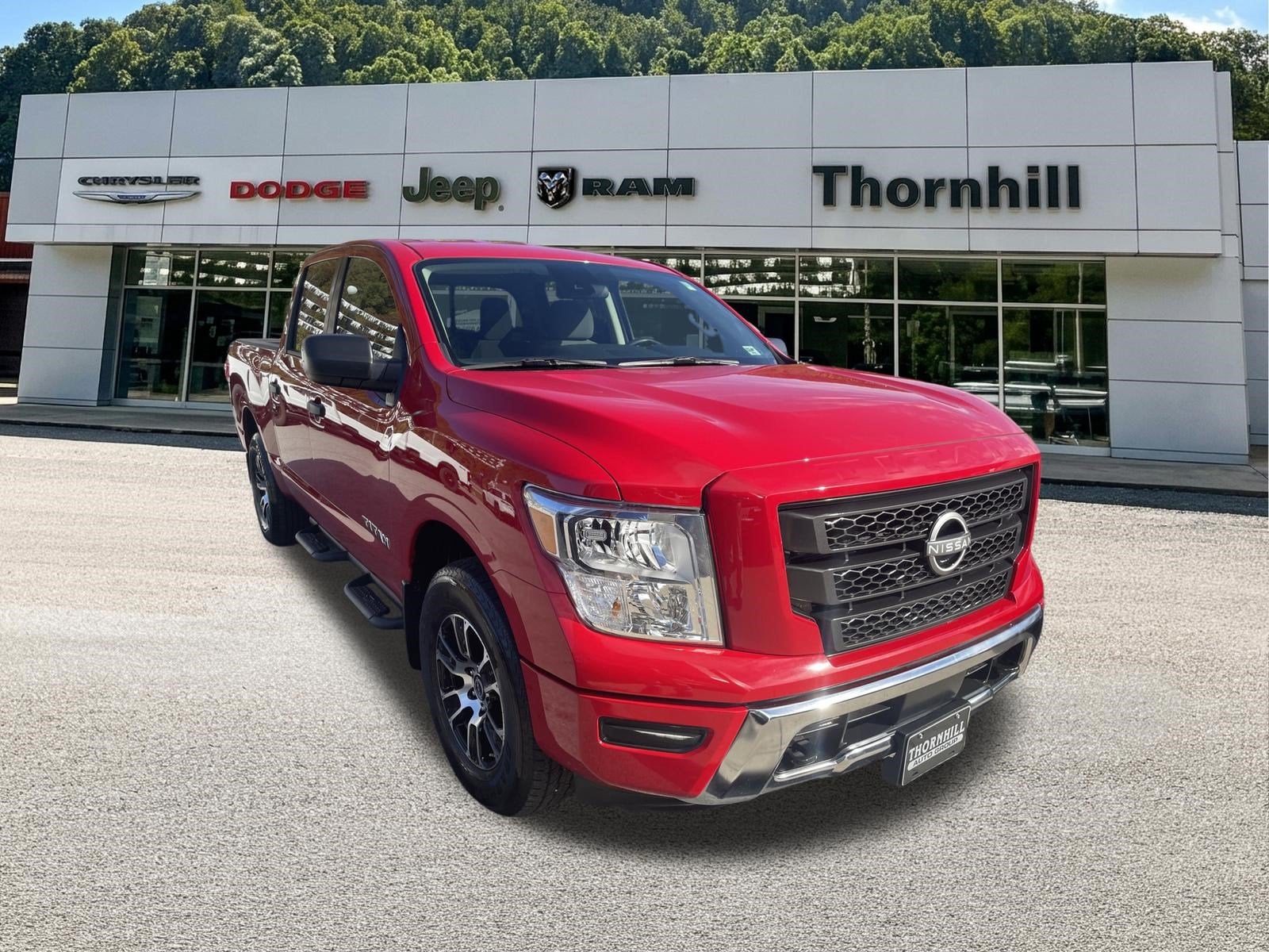 2024 Nissan TITAN Crew Cab SV 4x4