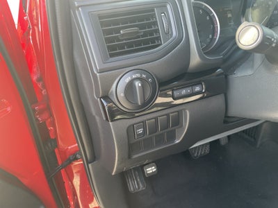 2024 Nissan TITAN Crew Cab SV 4x4