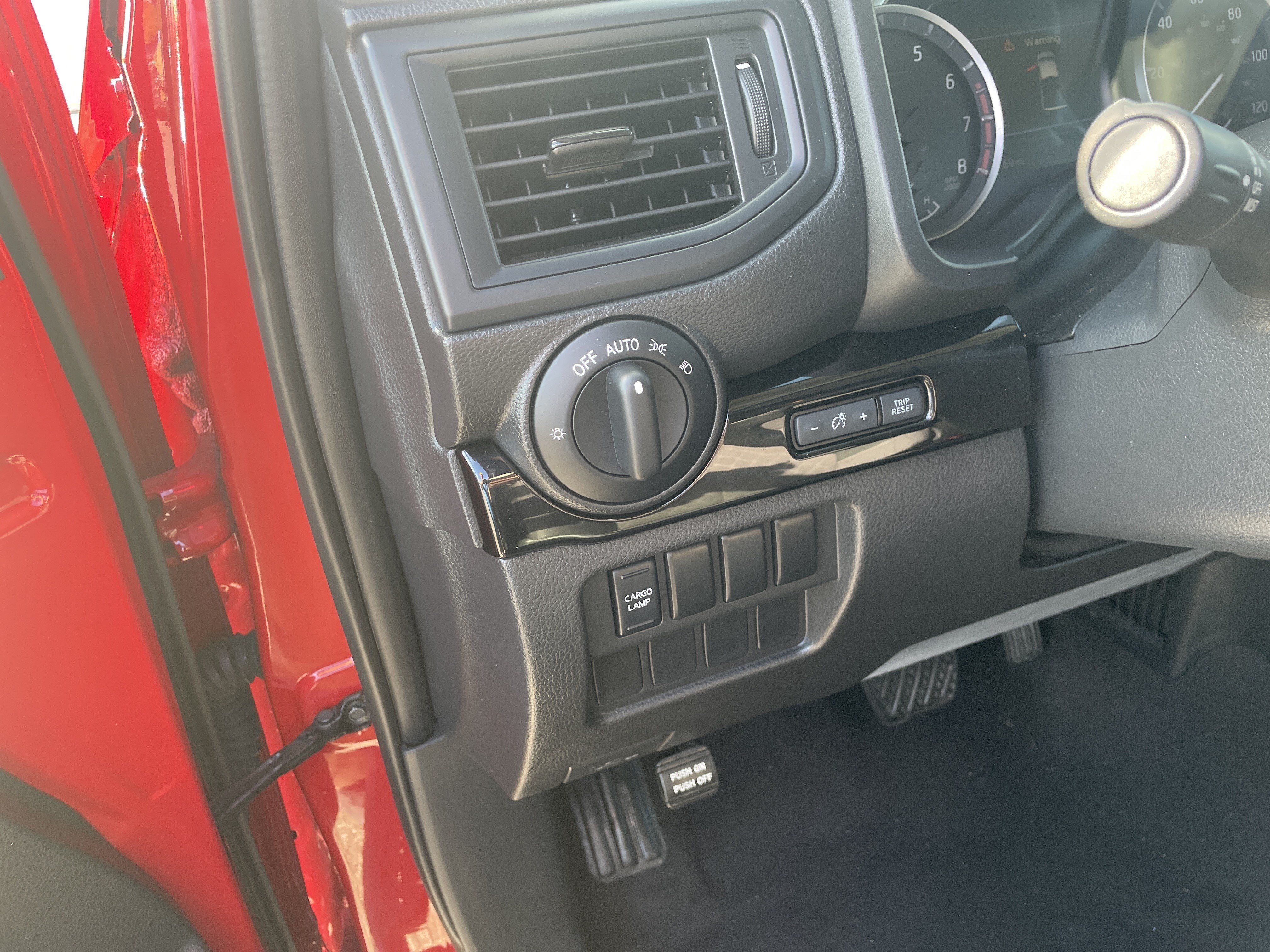 2024 Nissan TITAN Crew Cab SV 4x4