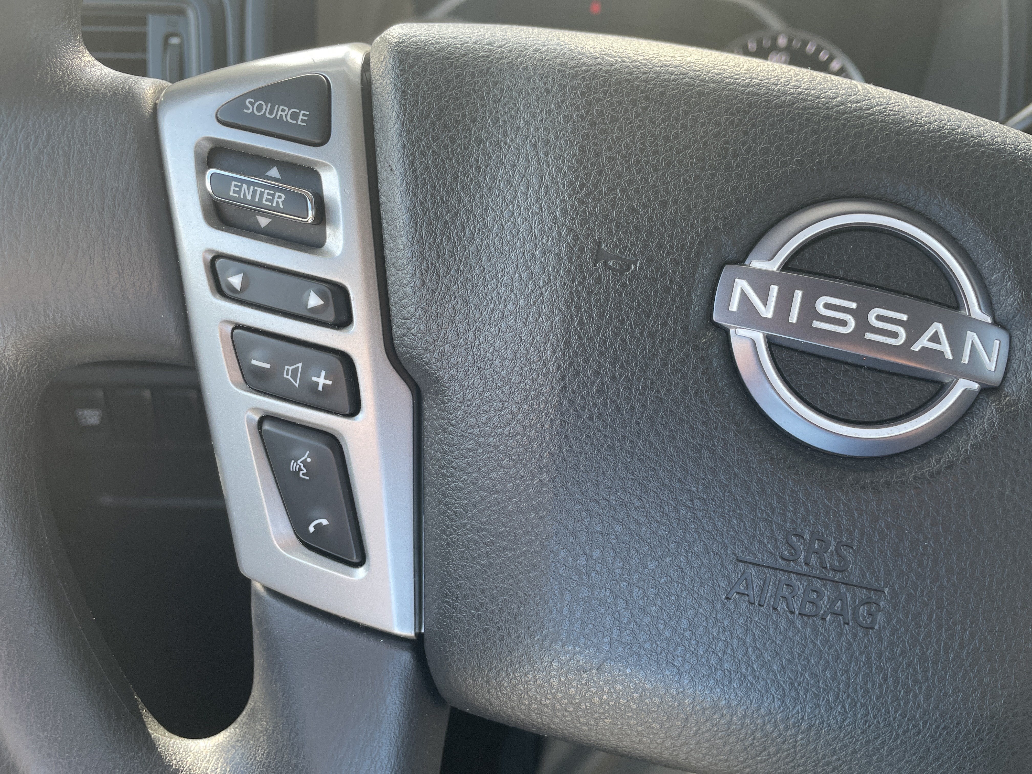 2024 Nissan TITAN Crew Cab SV 4x4