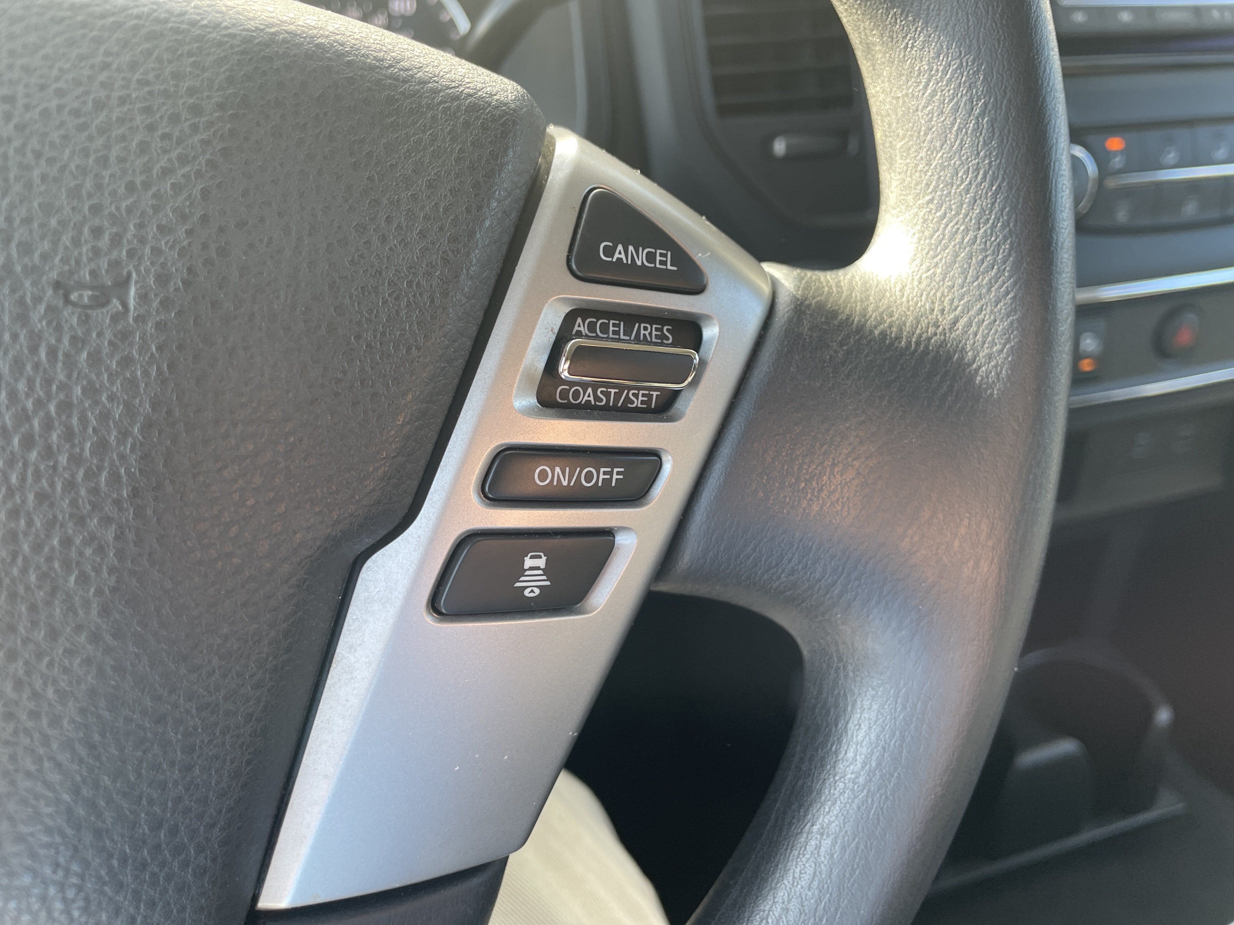 2024 Nissan TITAN Crew Cab SV 4x4