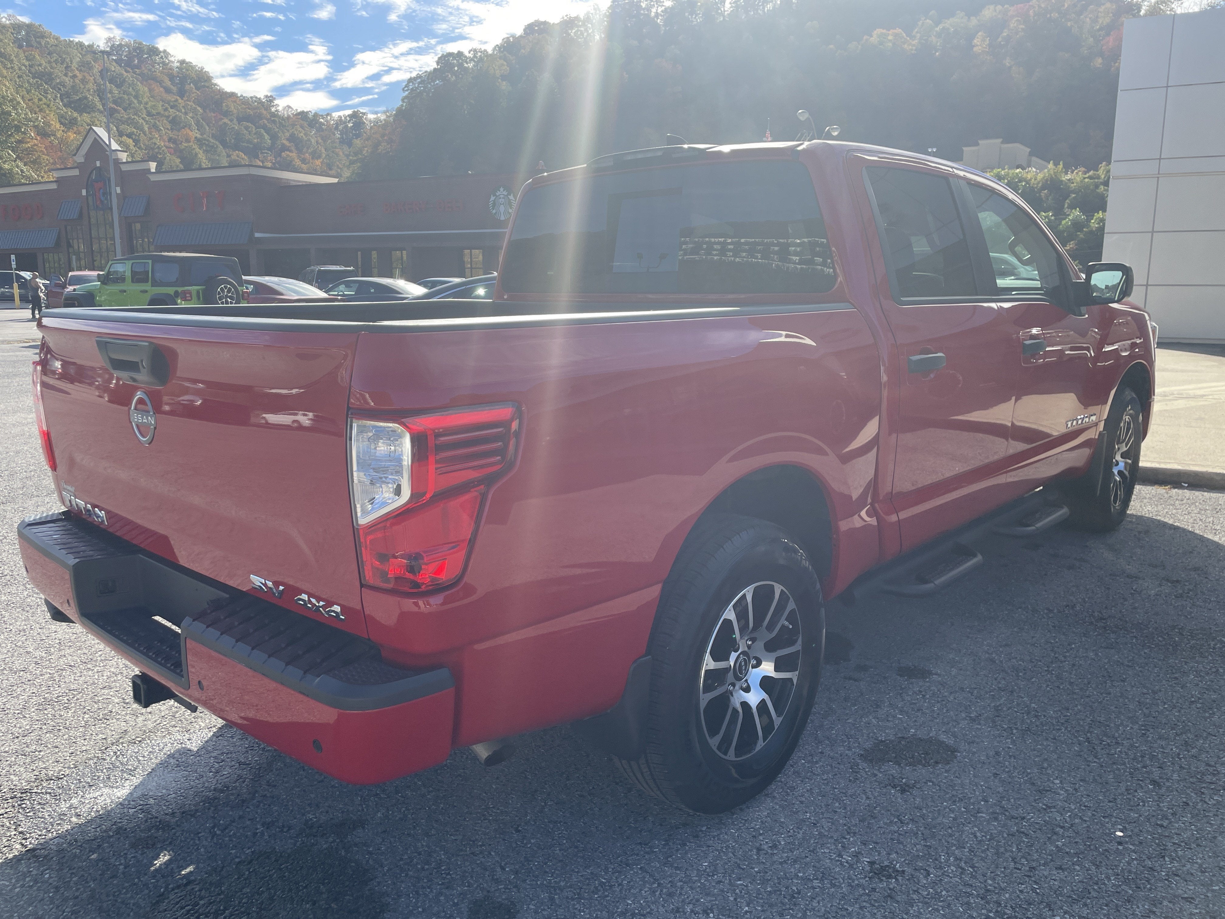 2024 Nissan TITAN Crew Cab SV 4x4