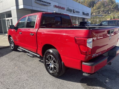 2024 Nissan TITAN Crew Cab SV 4x4