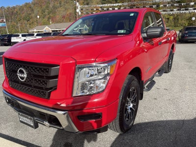 2024 Nissan TITAN Crew Cab SV 4x4