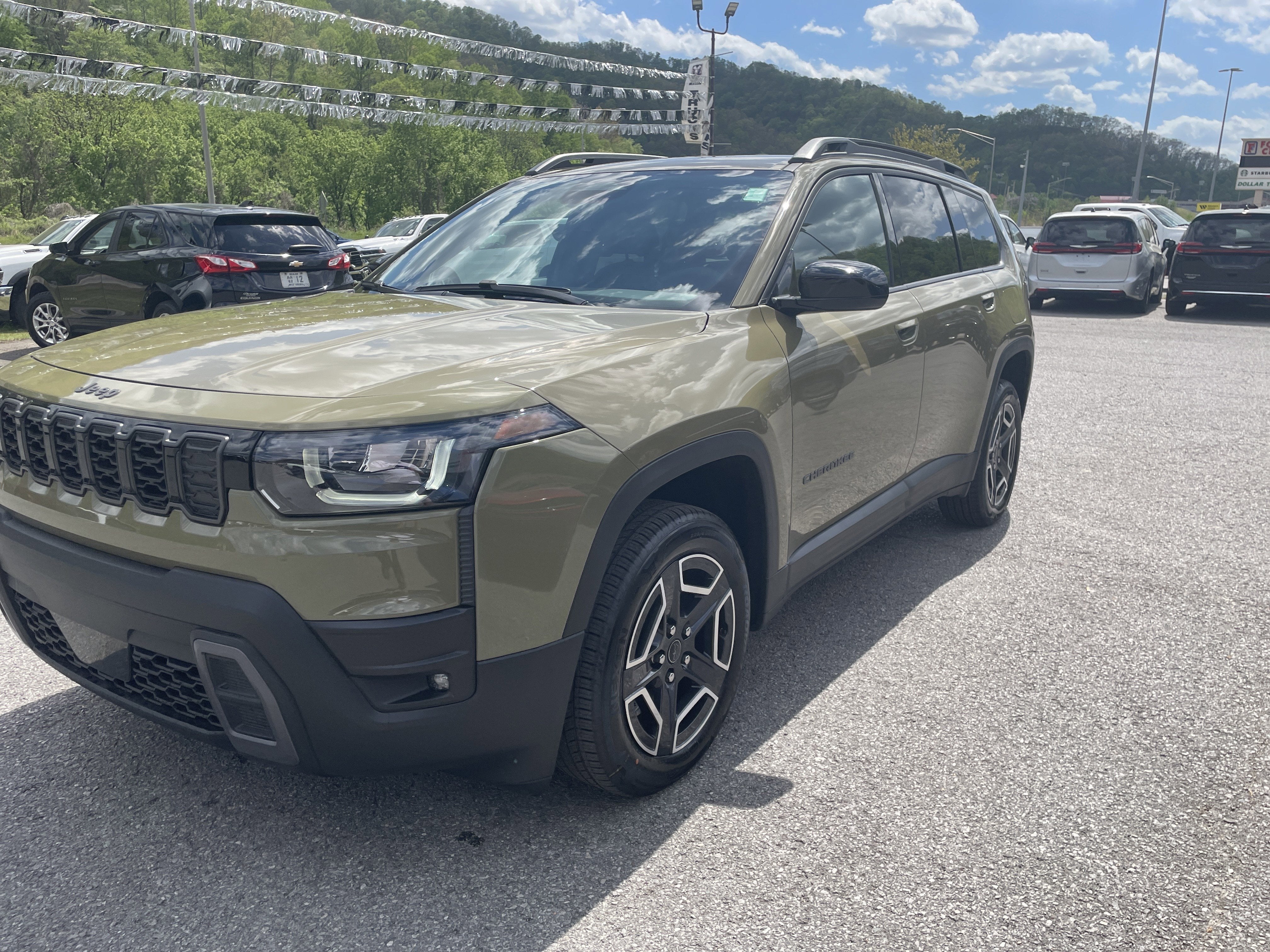 2026 Jeep Cherokee CHEROKEE LAREDO 4X4