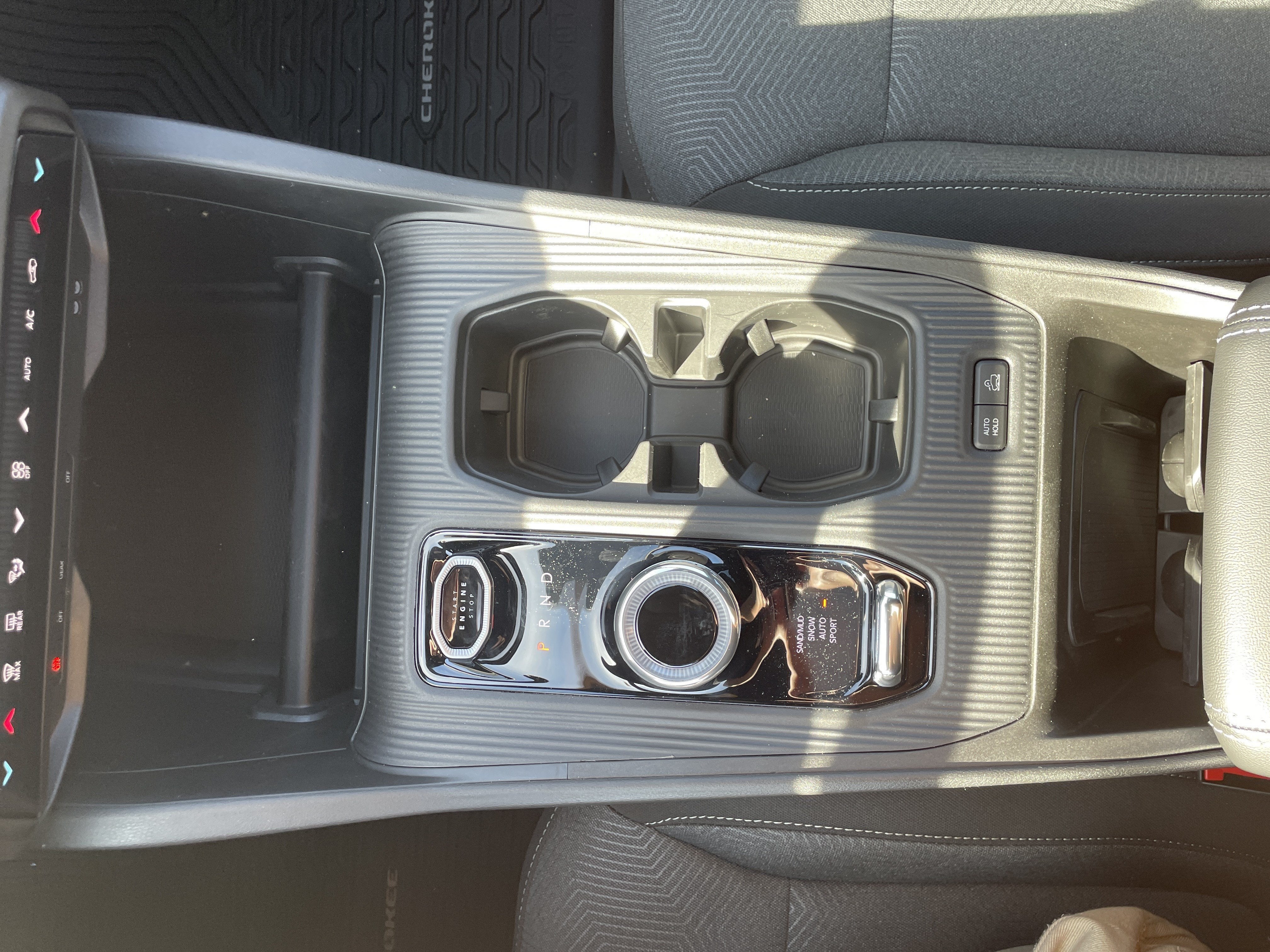 2027 Jeep Cherokee CHEROKEE LAREDO 4X4