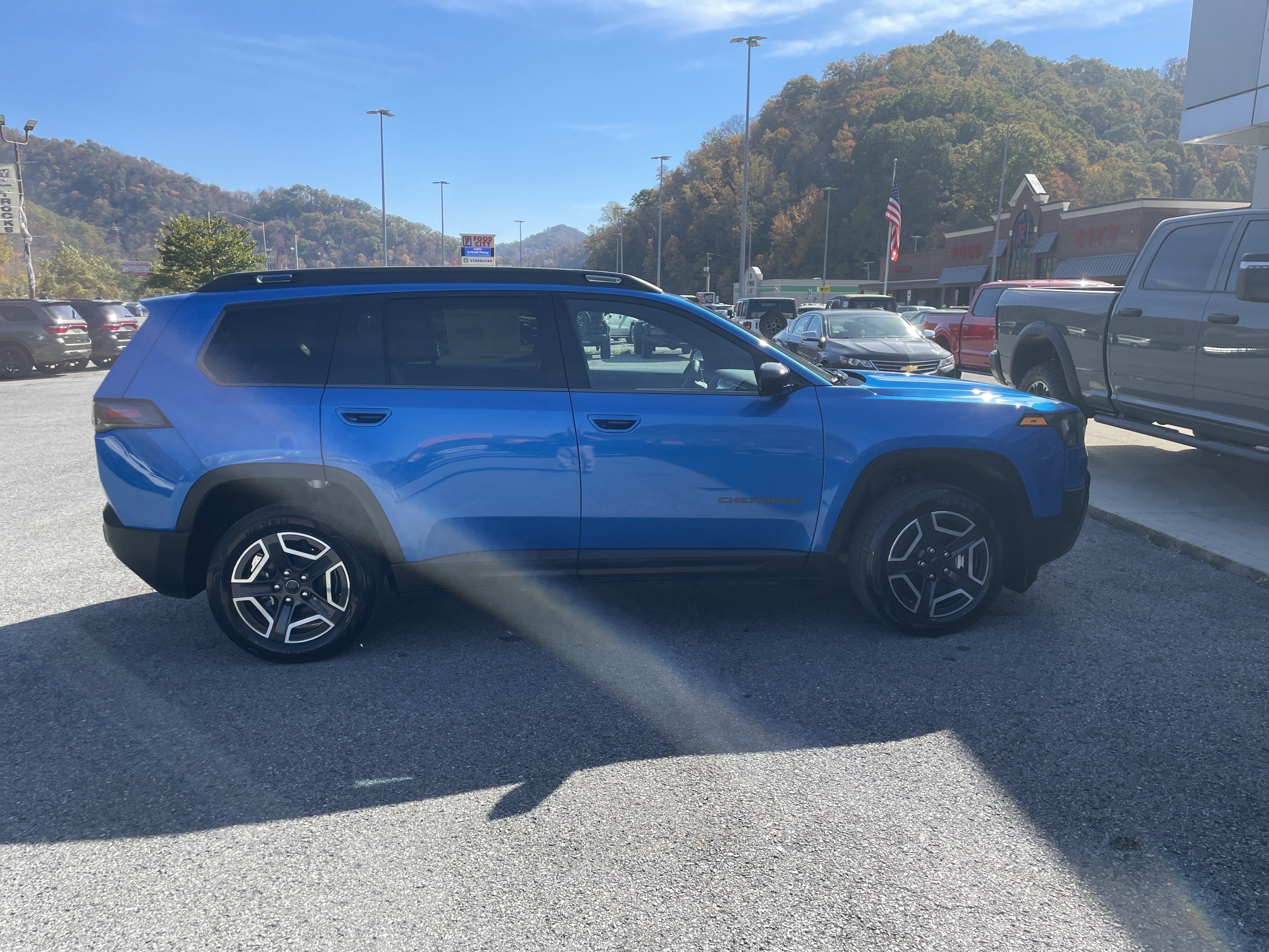 2027 Jeep Cherokee CHEROKEE LAREDO 4X4