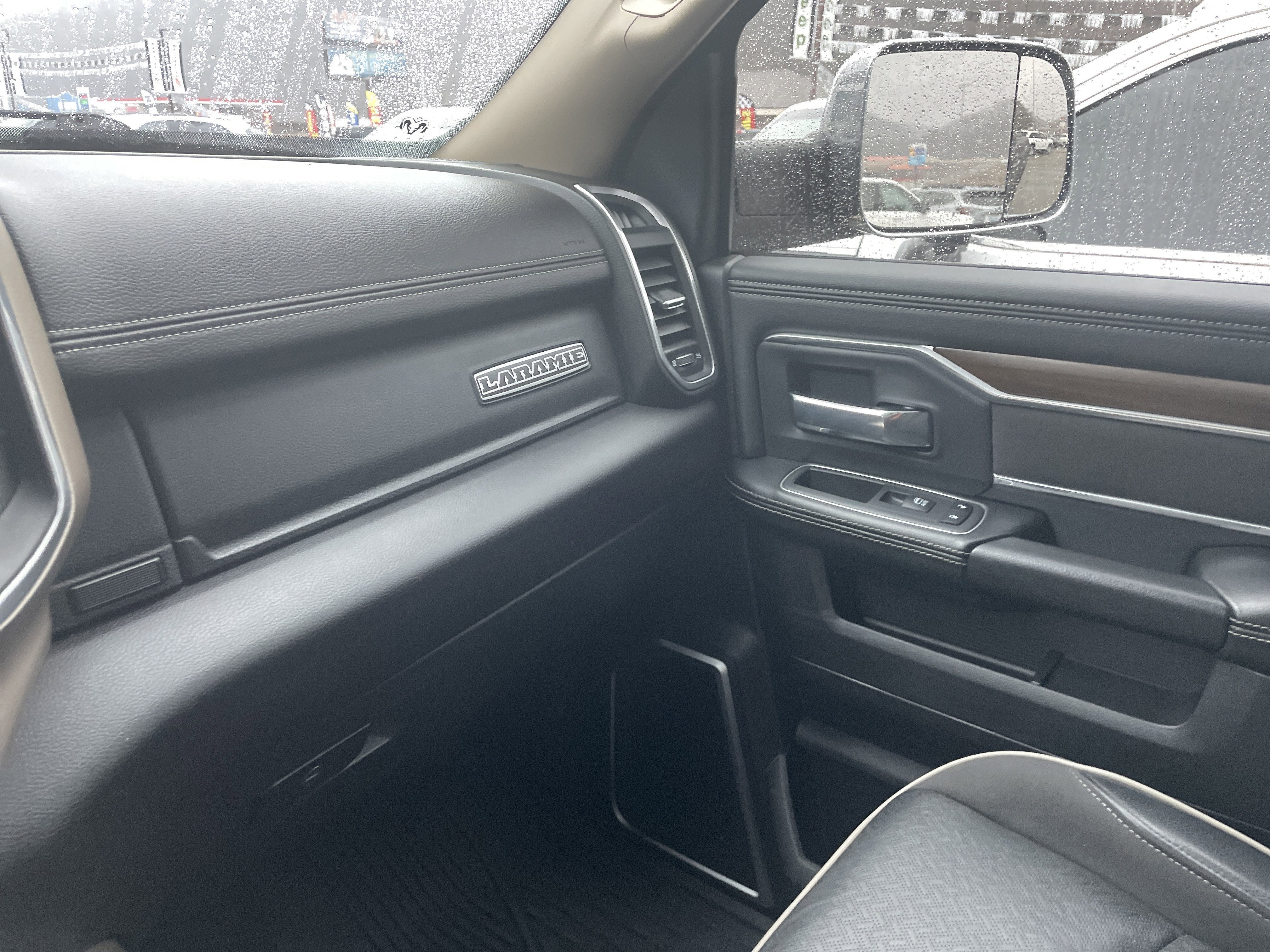 2022 RAM 3500 Laramie Crew Cab 4x4 6'4' Box