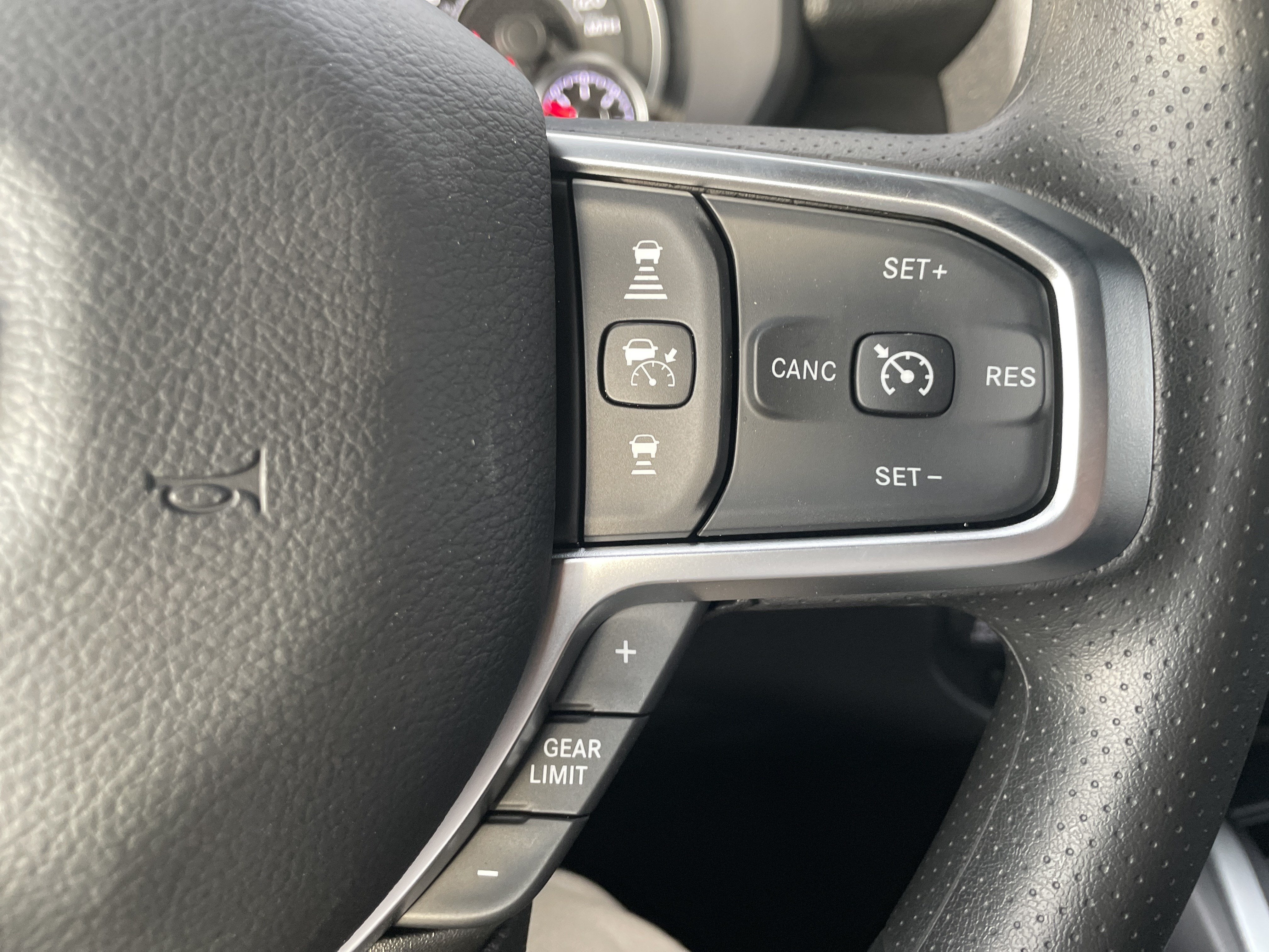 2027 RAM Ram 1500 RAM 1500 EXPRESS CREW CAB 4X4 5'7' BOX