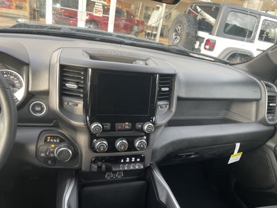 2027 RAM Ram 1500 RAM 1500 EXPRESS CREW CAB 4X4 5'7' BOX