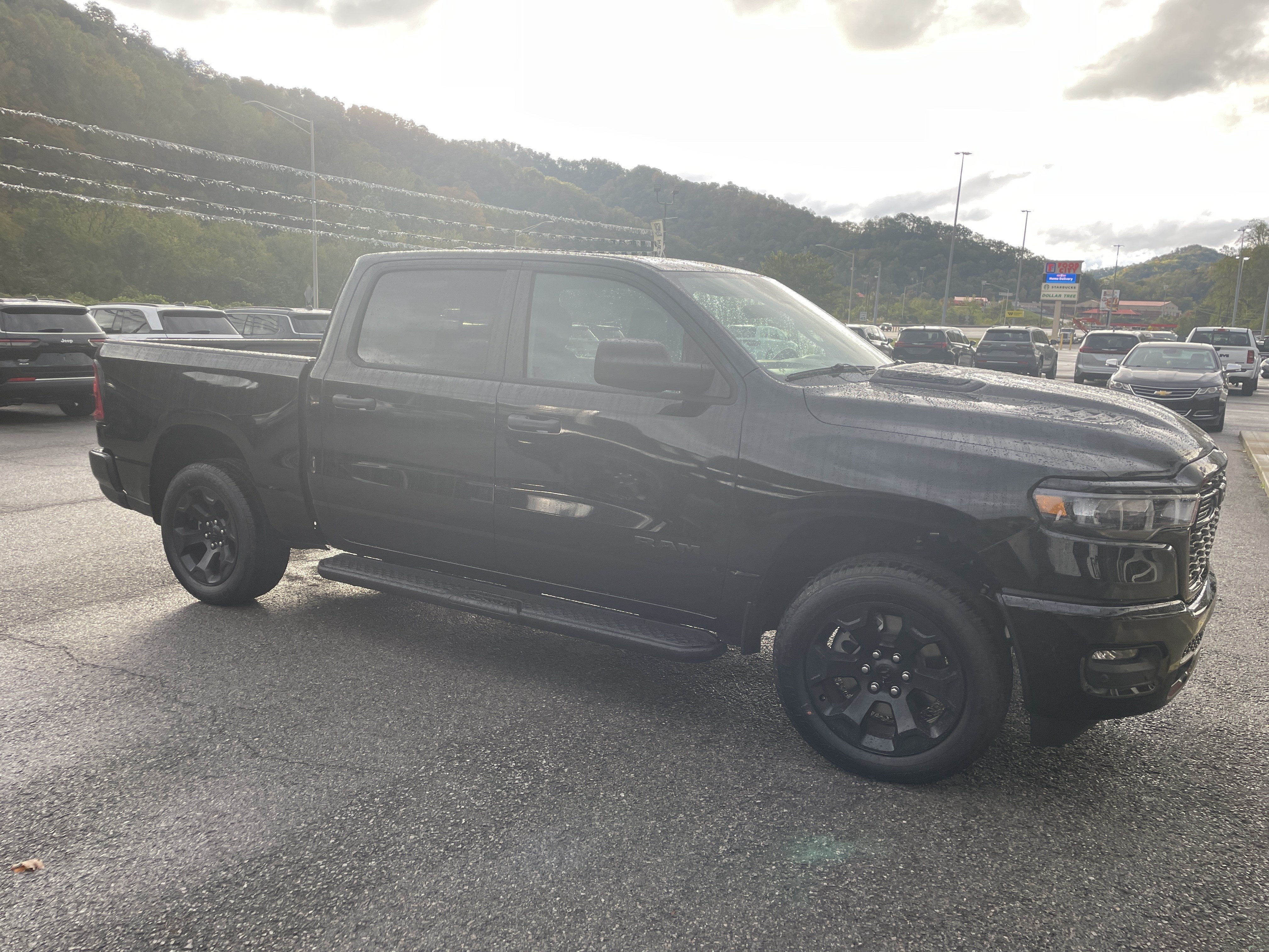 2027 RAM Ram 1500 RAM 1500 EXPRESS CREW CAB 4X4 5'7' BOX