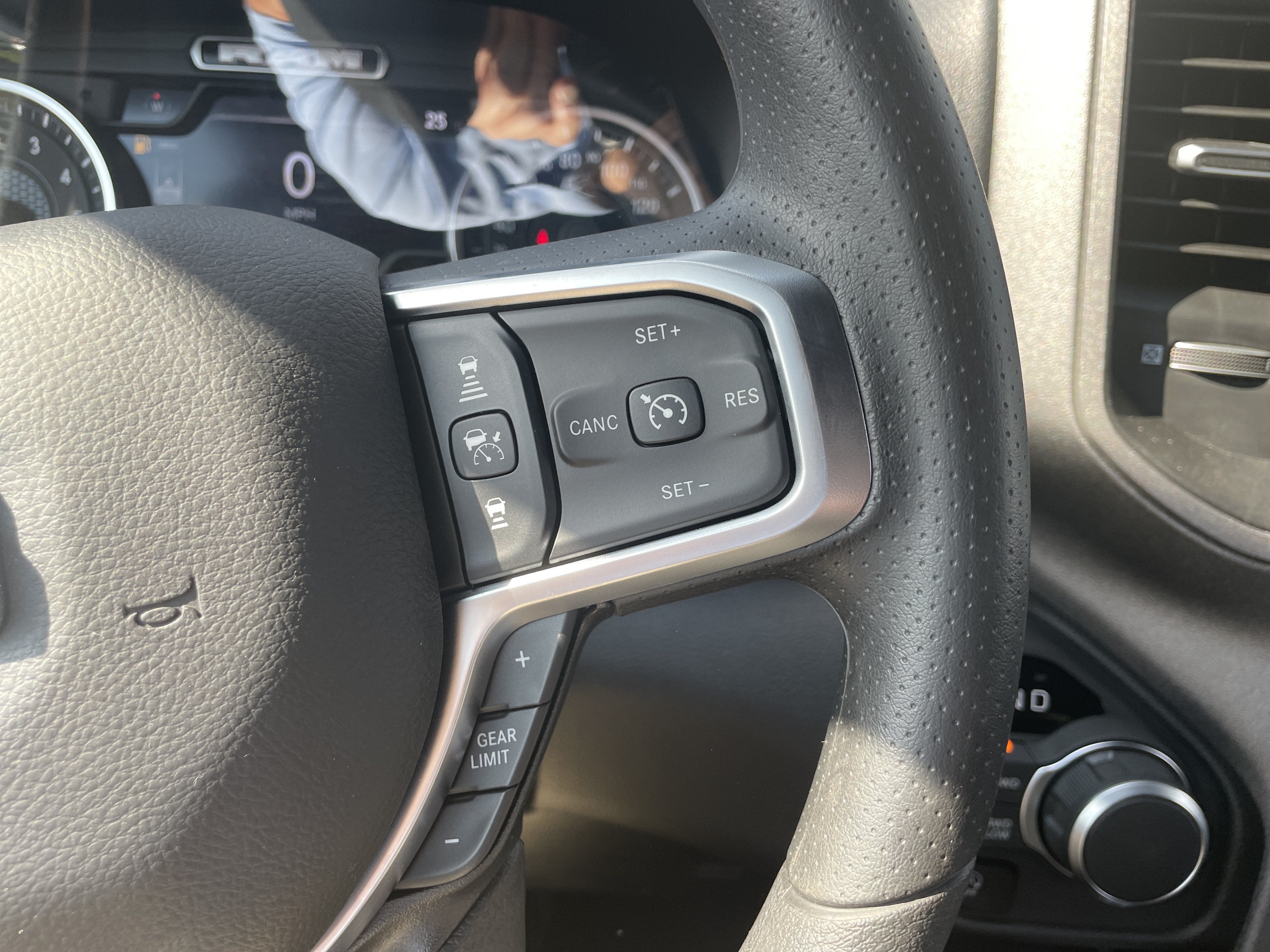 2027 RAM Ram 1500 RAM 1500 EXPRESS CREW CAB 4X4 5'7' BOX